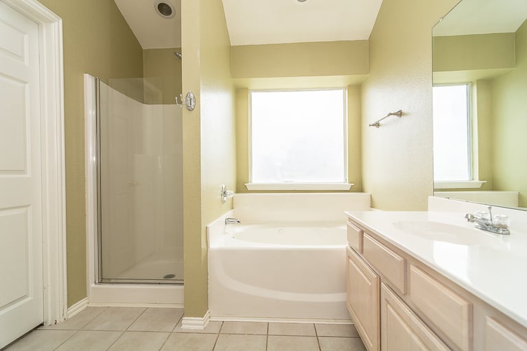 Photo 12 of 21 - 410 Stefhanie Dr, Celina, TX 75009