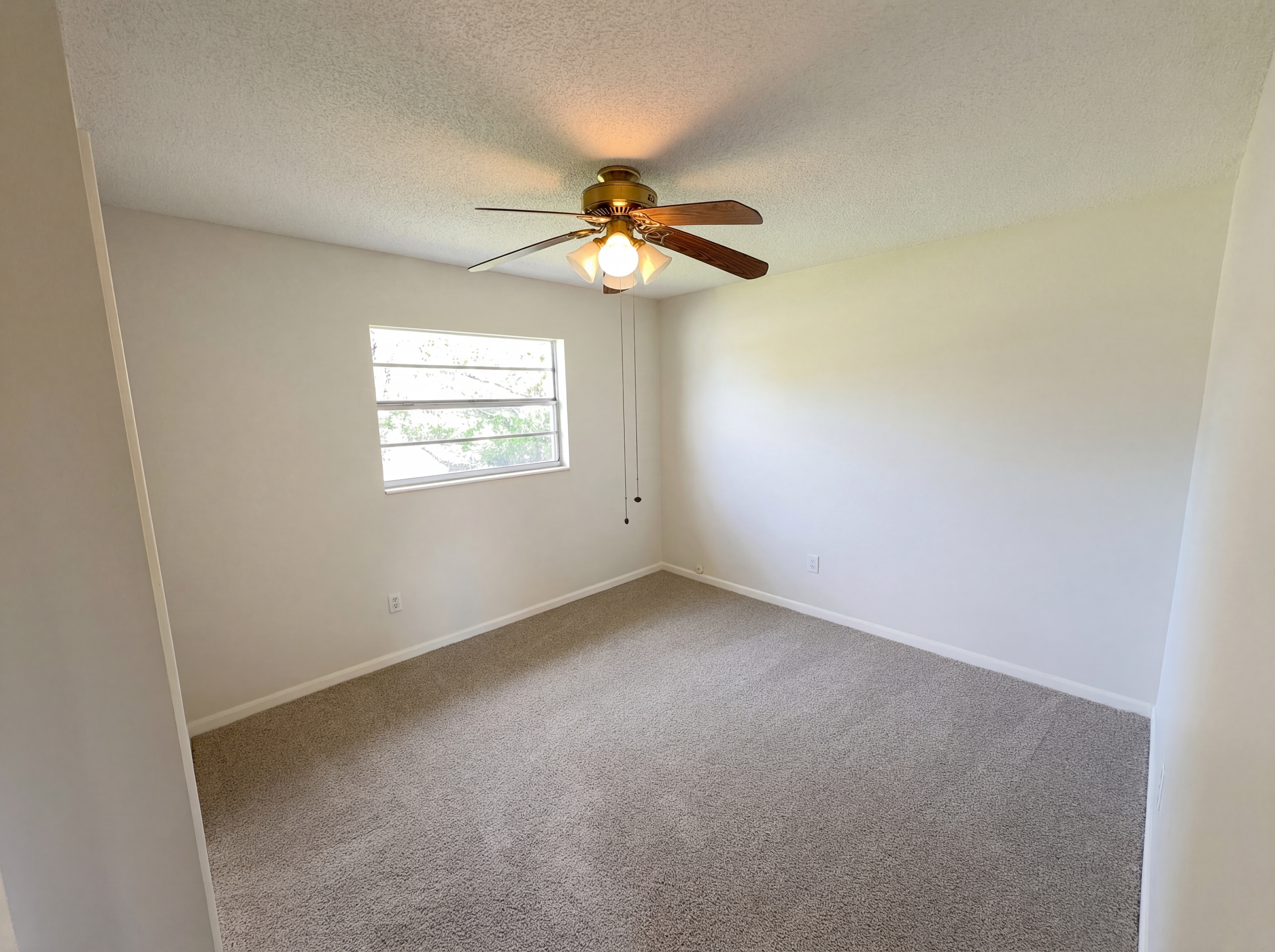 Photo 15 of 24 of 905 Cedar Dr, Melbourne, FL