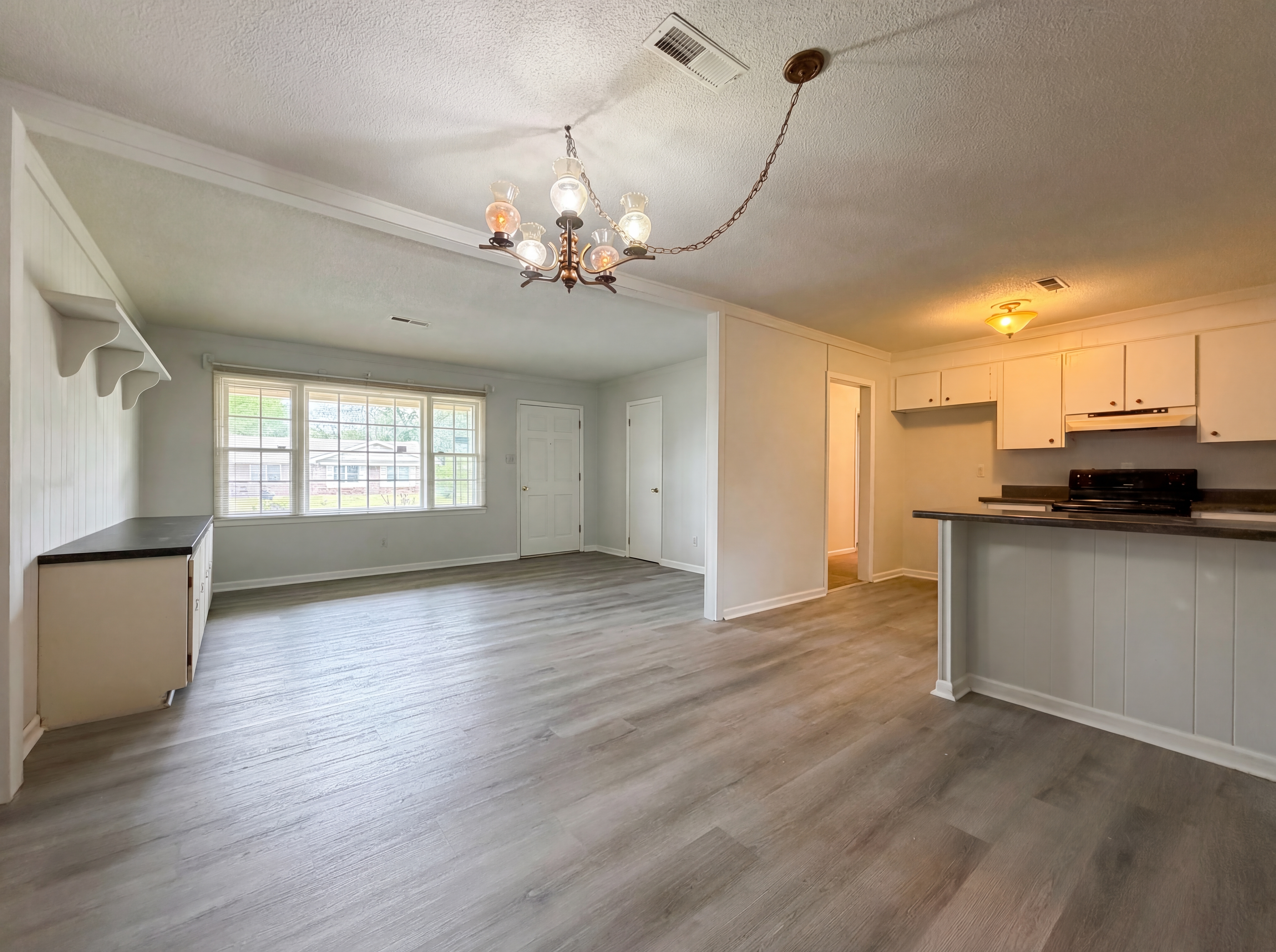 Photo 13 of 28 of 214 Cornell Dr, Warner Robins, GA