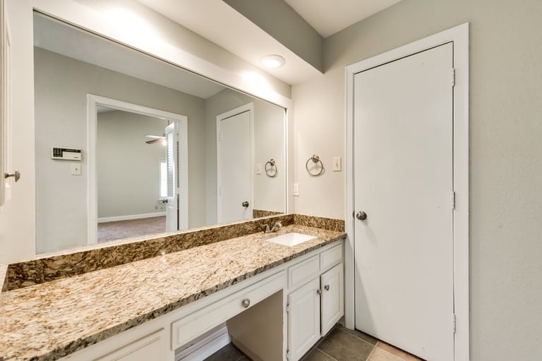 Photo 25 of 30 - 903 Portofino Dr, Arlington, TX 76012