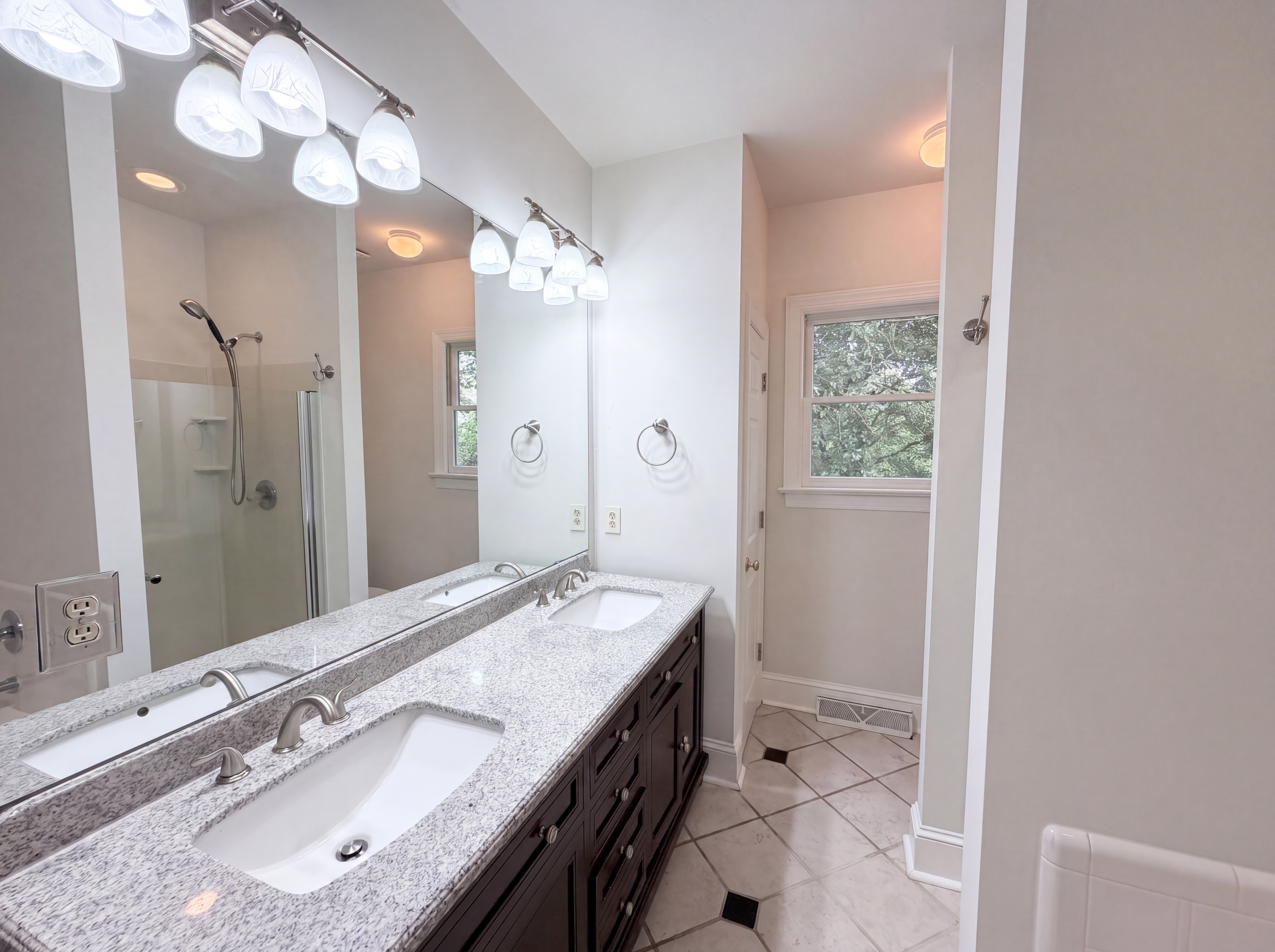 Photo 18 of 23 of 7906 Elphin Ct, Charlotte, NC