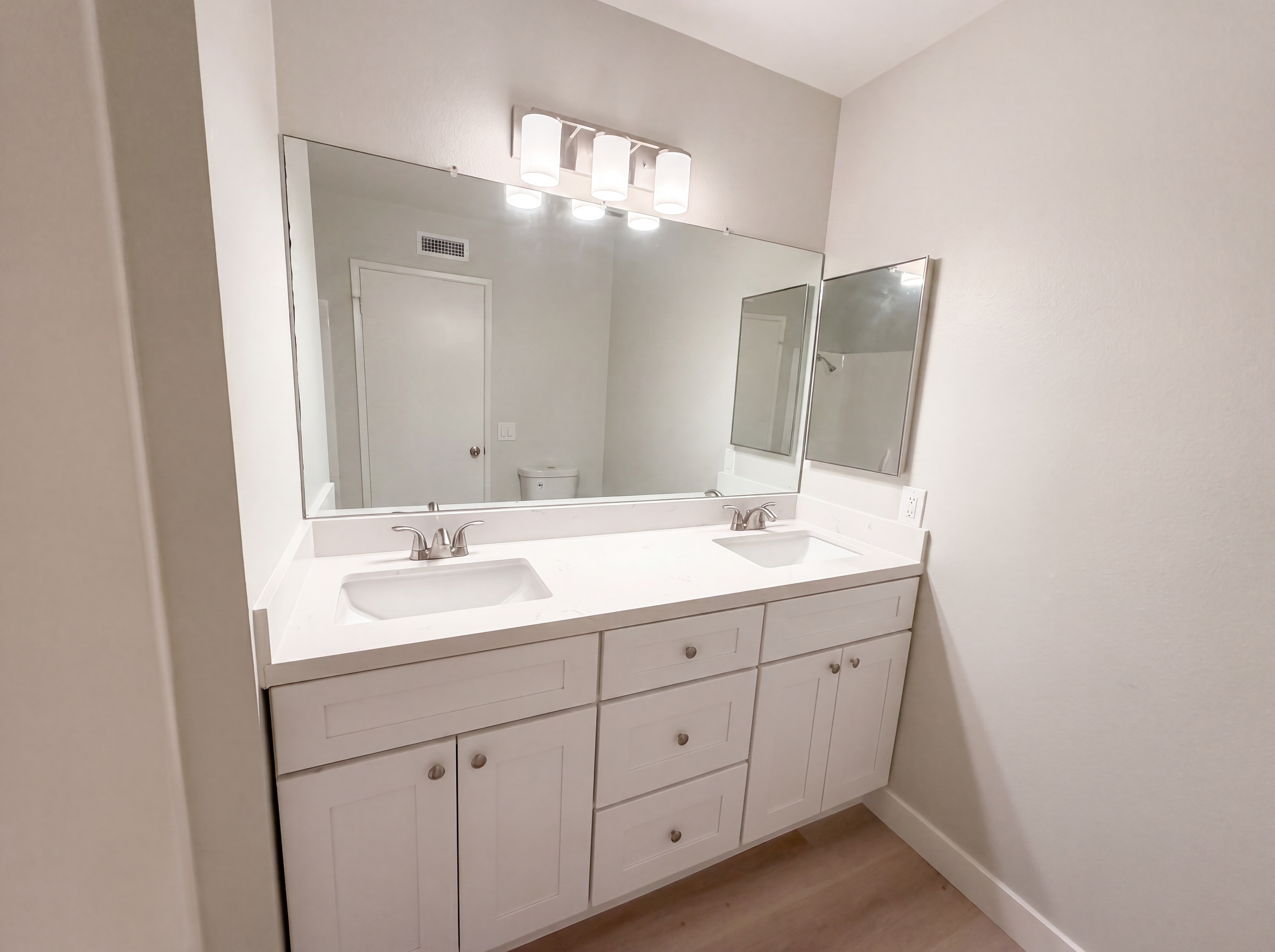 Photo 16 of 25 of 2334 W Chandler Ave, Santa Ana, CA