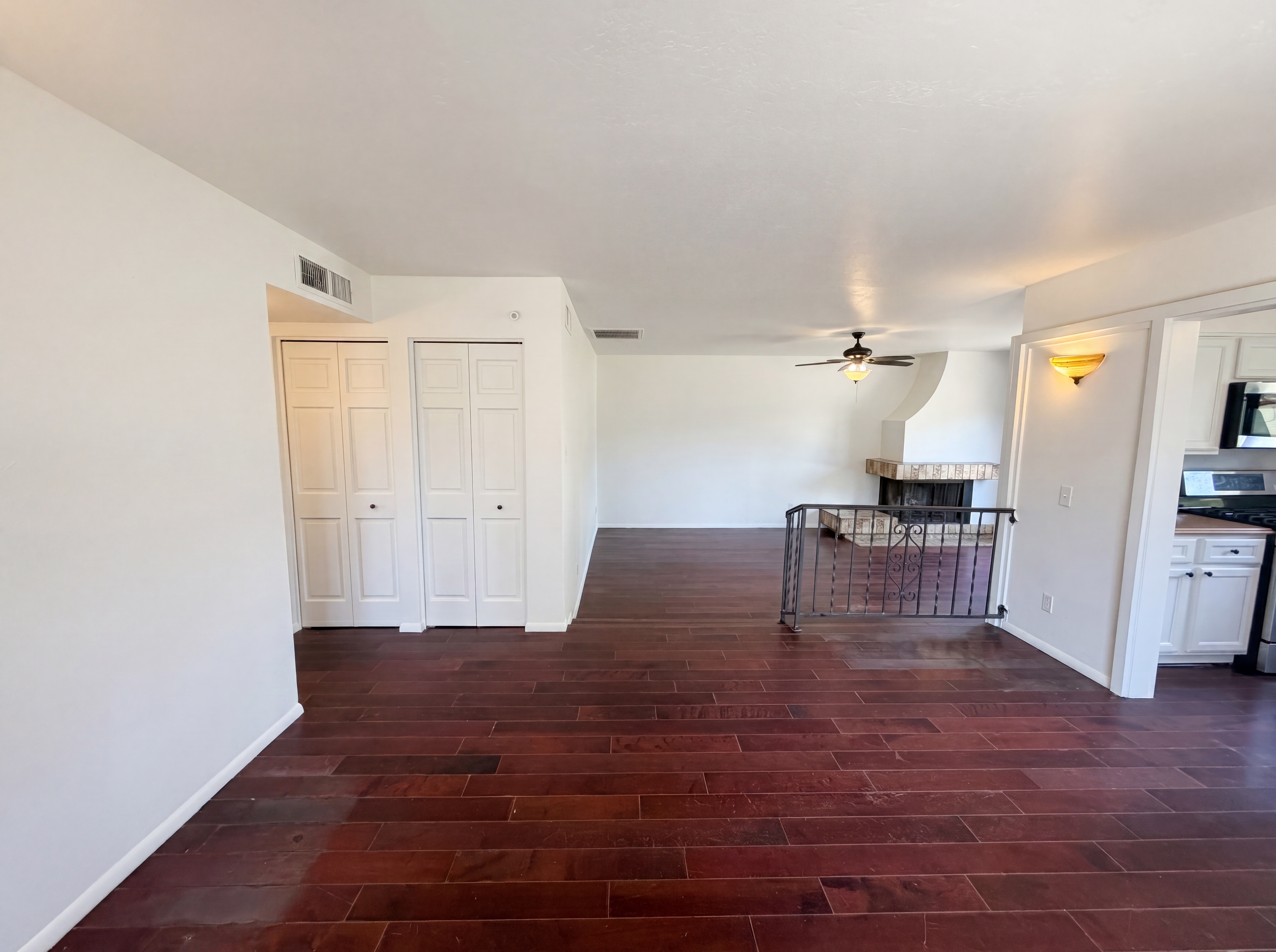 Photo 3 of 25 of 2326 W Paradise Dr, Phoenix, AZ