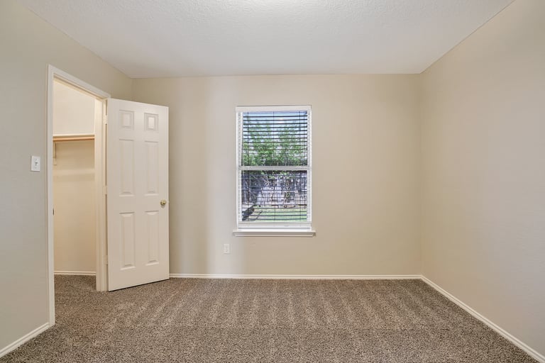 Photo 18 of 28 - 709 Stone Mesa Ct, Arlington, TX 76001