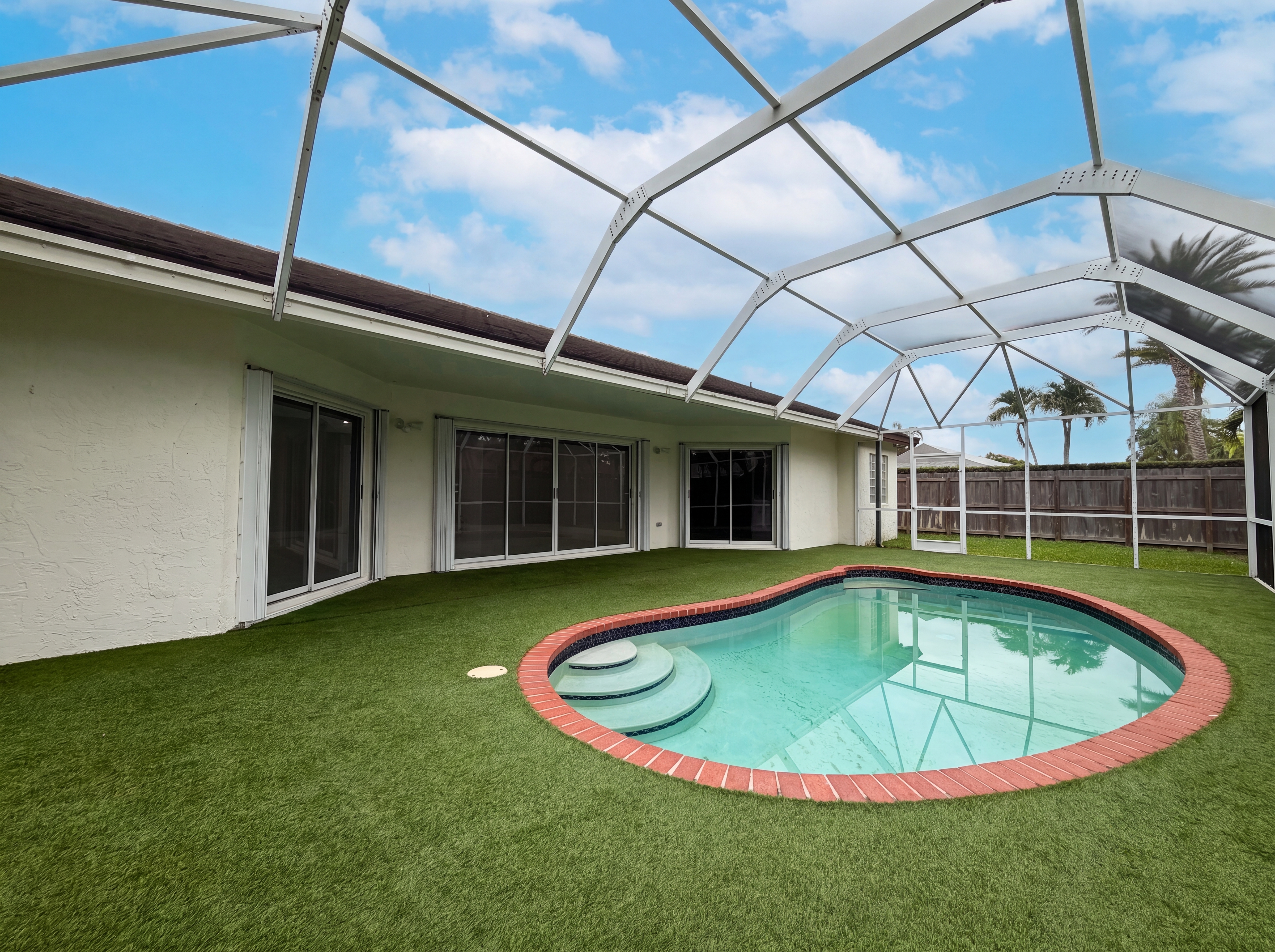 Photo 5 of 25 of 16571 SW 145th Ave, Miami, FL