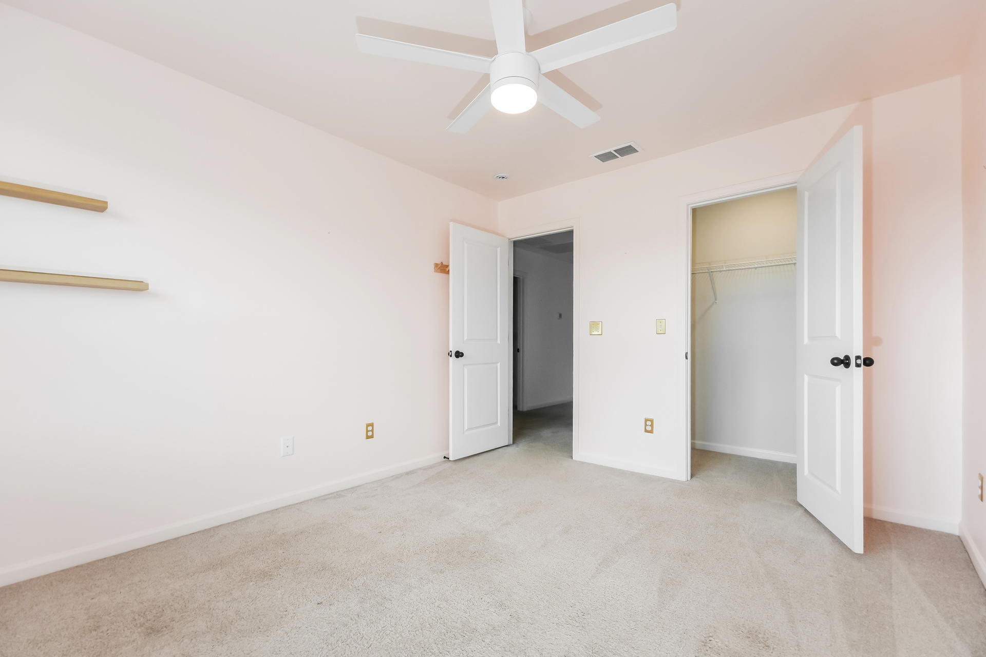 Photo 17 of 22 of 704 Sportsman Rd, Moncks Corner, SC