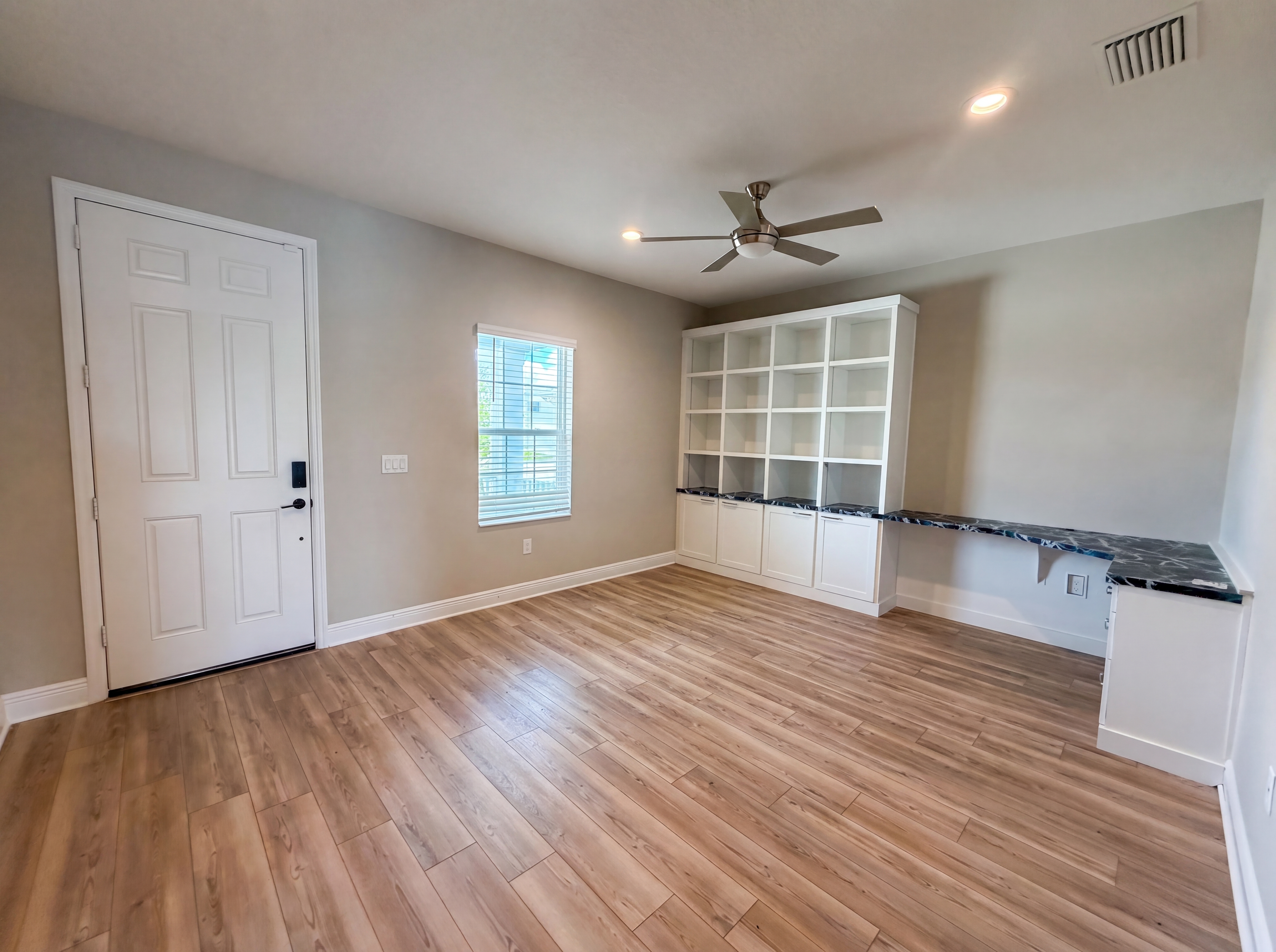 Photo 10 of 34 of 10710 Falling Leaf Ct, Parrish, FL