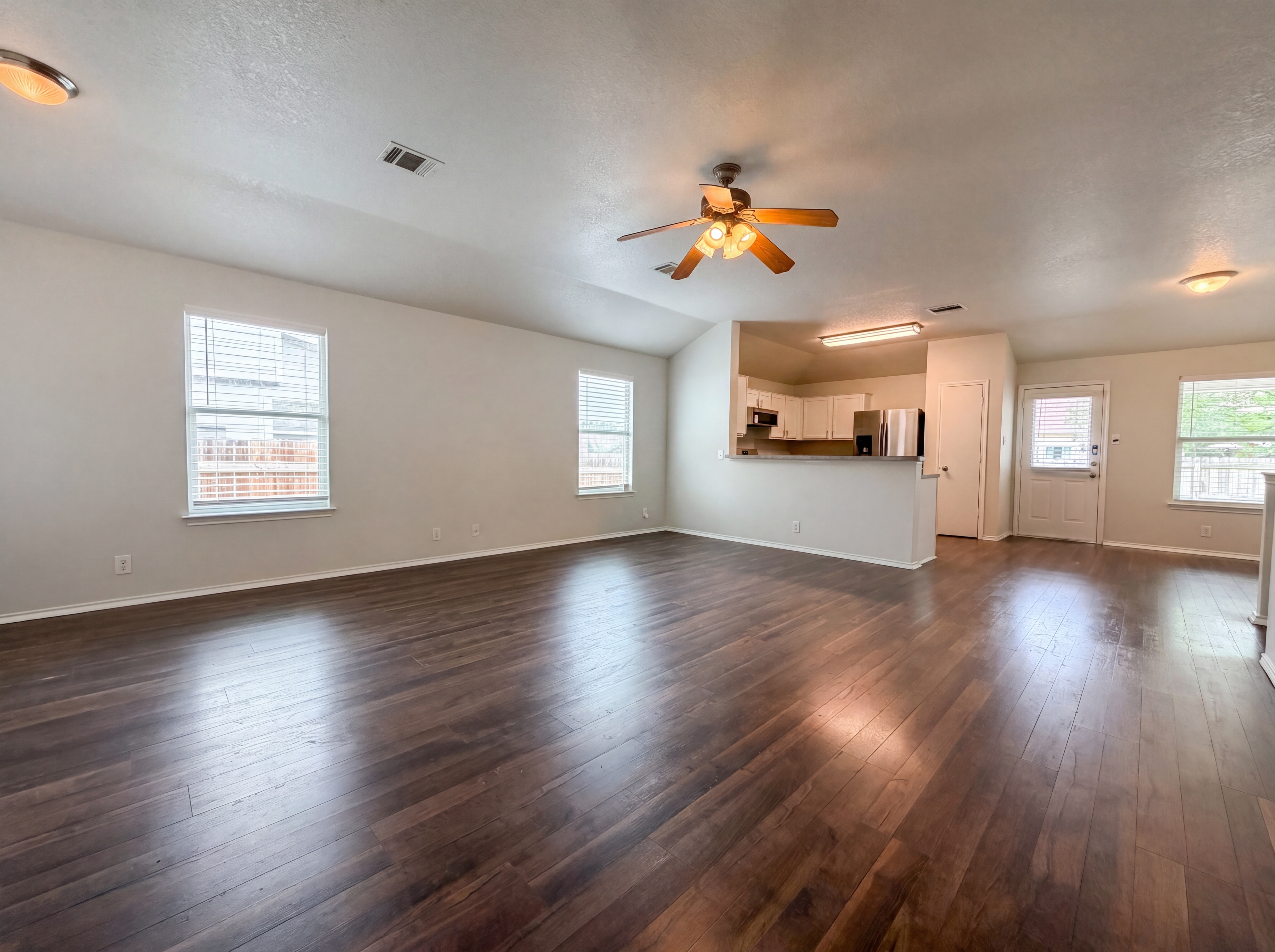 Photo 8 of 16 of 333 Longhorn Way, Cibolo, TX