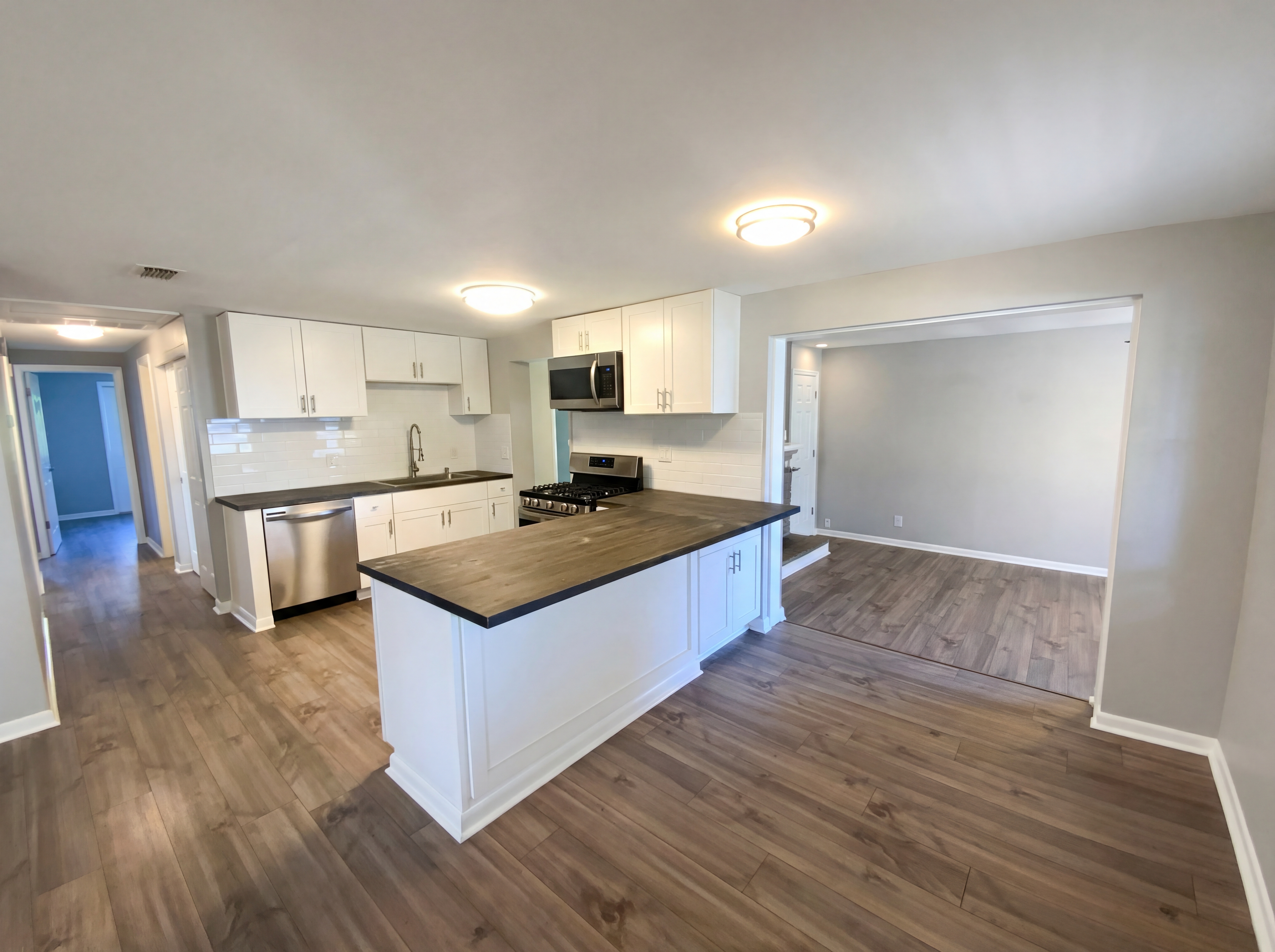 Photo 11 of 29 of 8632 94th St, Seminole, FL