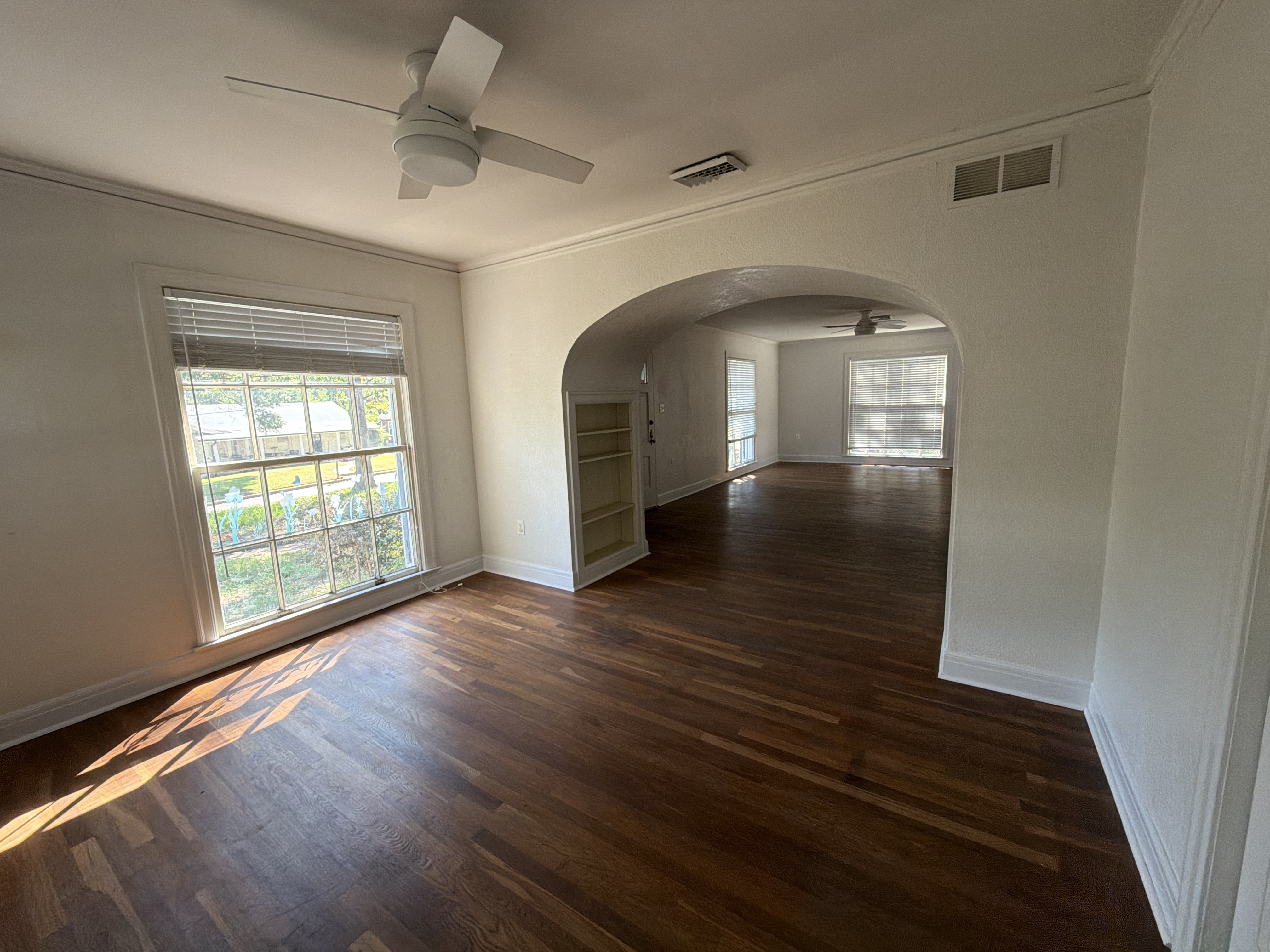 Photo 11 of 31 of 1113 Sylvan Ave, Palestine, TX
