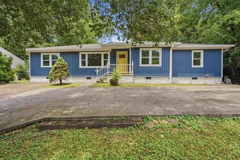 Property photo 1 of 3703 Thrushwood Dr