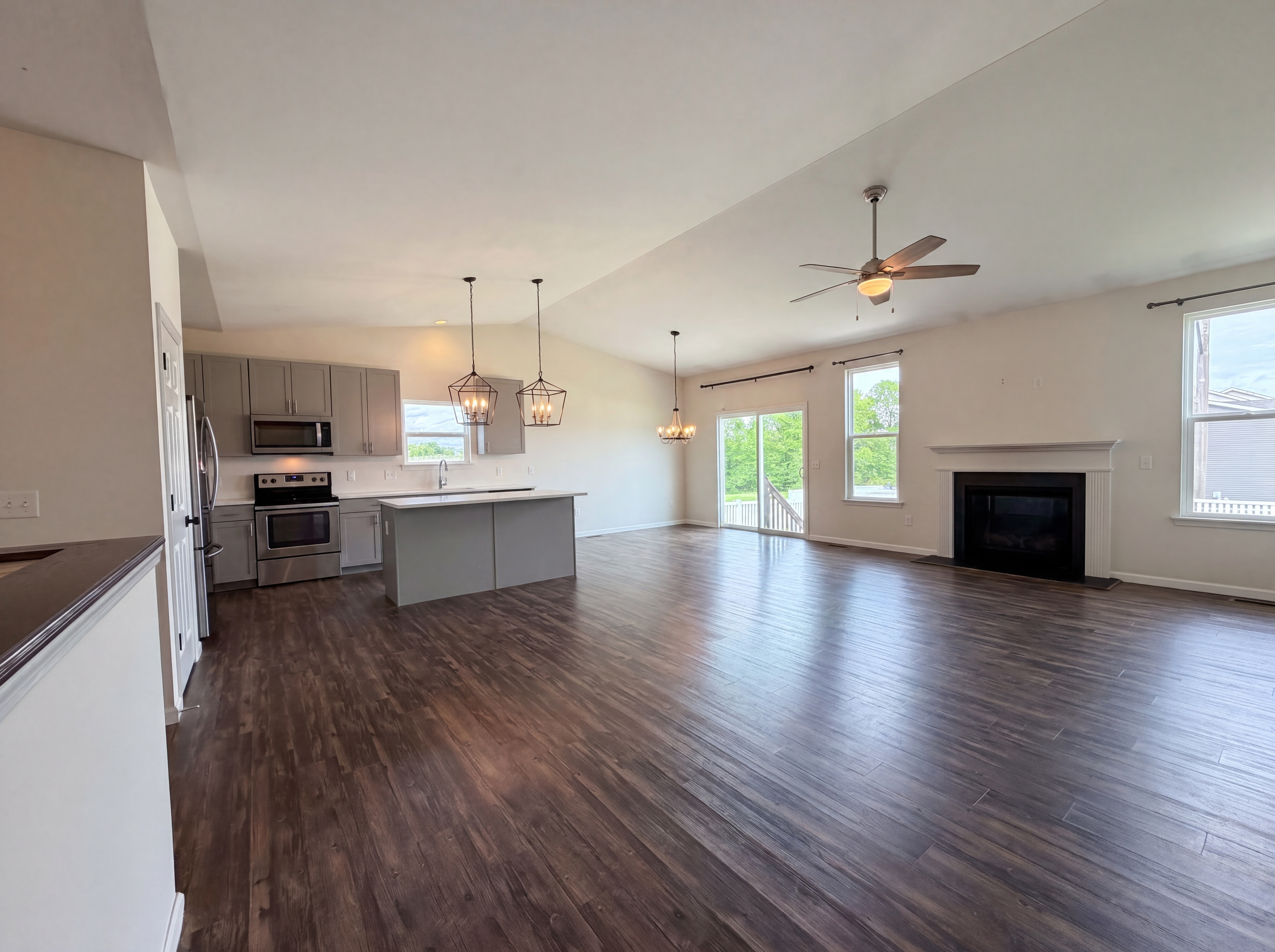 Photo 8 of 22 of 1034 Sweet River Dr, Saint Paul, MO