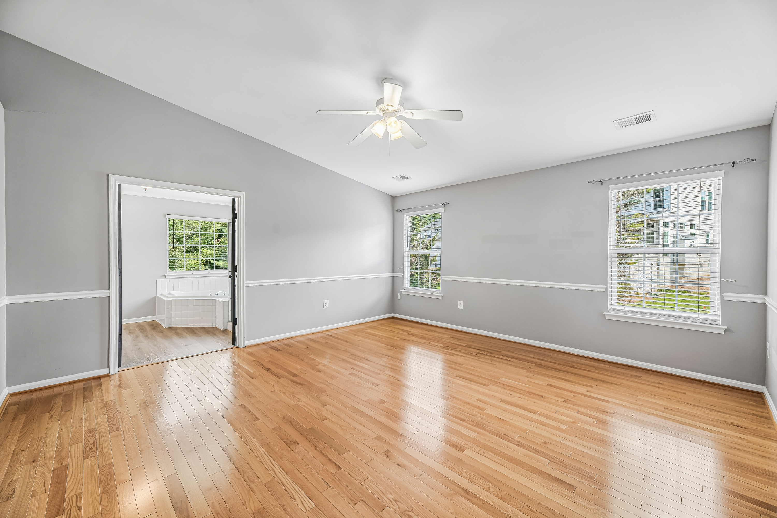 Photo 13 of 84 of 6046 Persinger House Ct, Manassas, VA