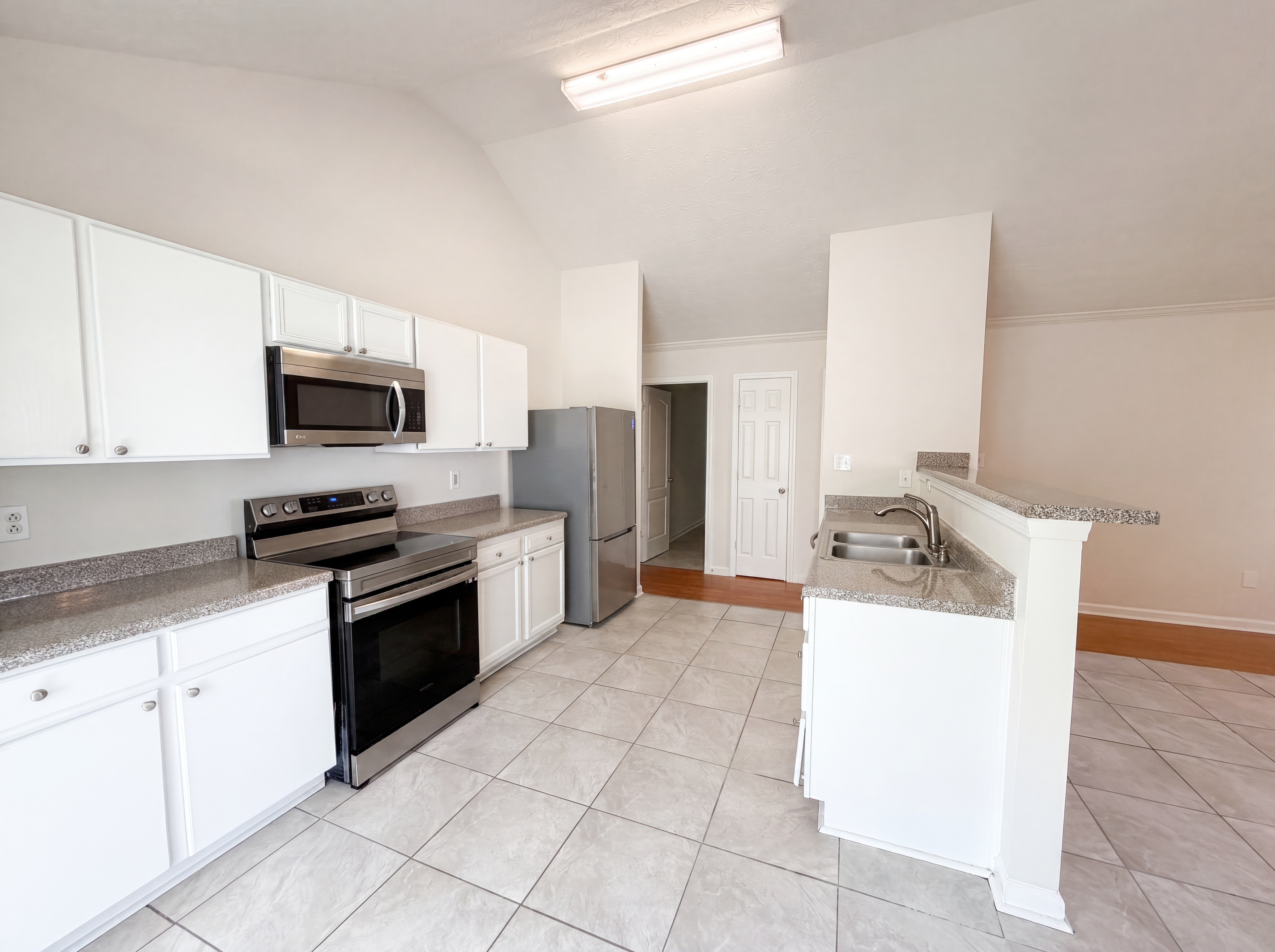 Photo 8 of 25 of 6774 Fairfax Ct, Lithonia, GA