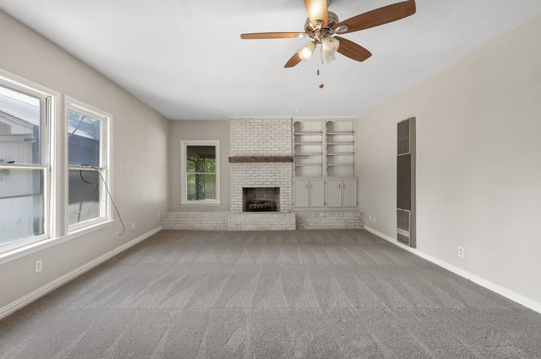 Photo 5 of 30 - 1404 Stanwood Ave, Cleburne, TX 76033