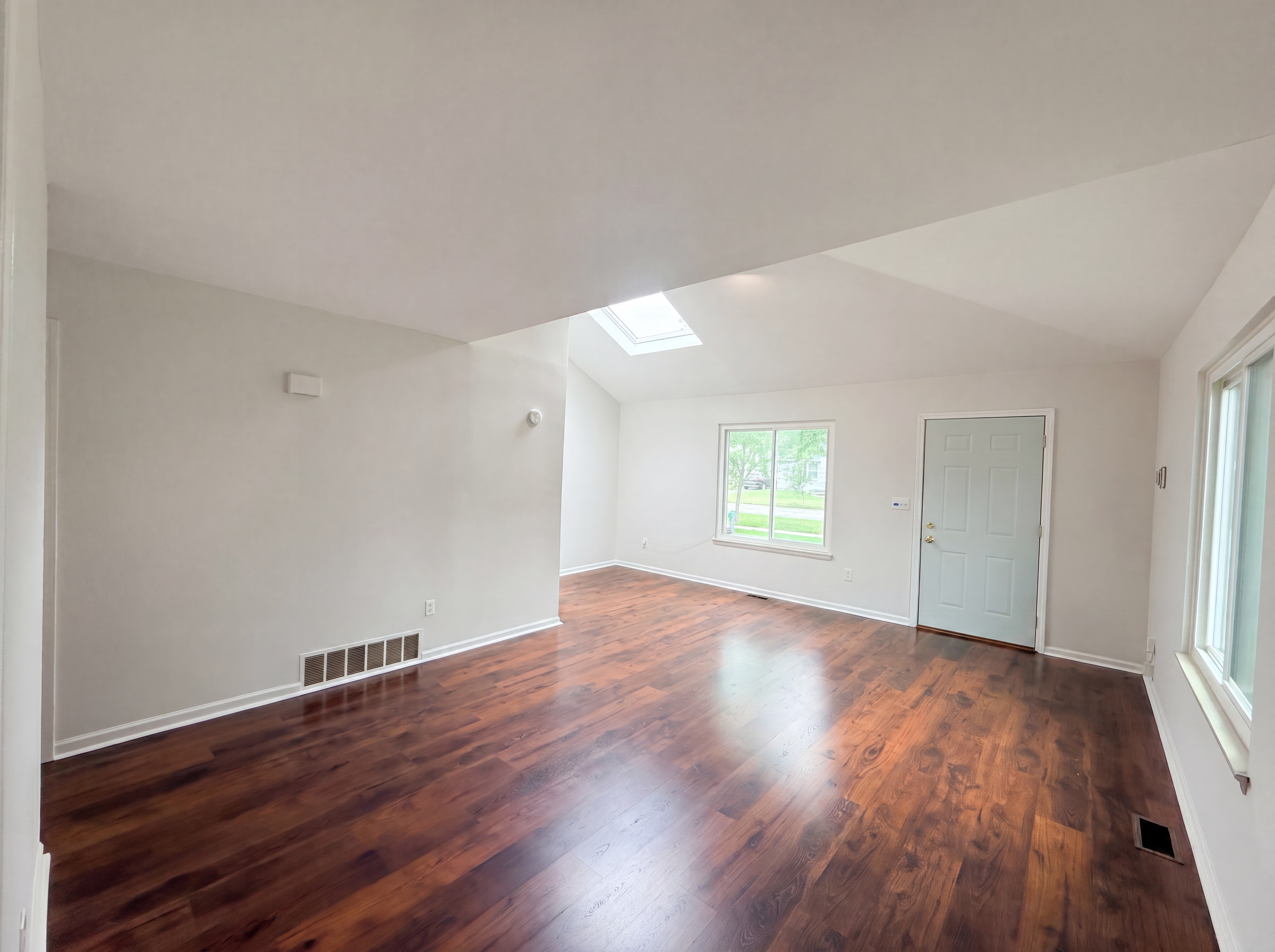 Photo 14 of 19 of 33522 Fernwood St, Westland, MI