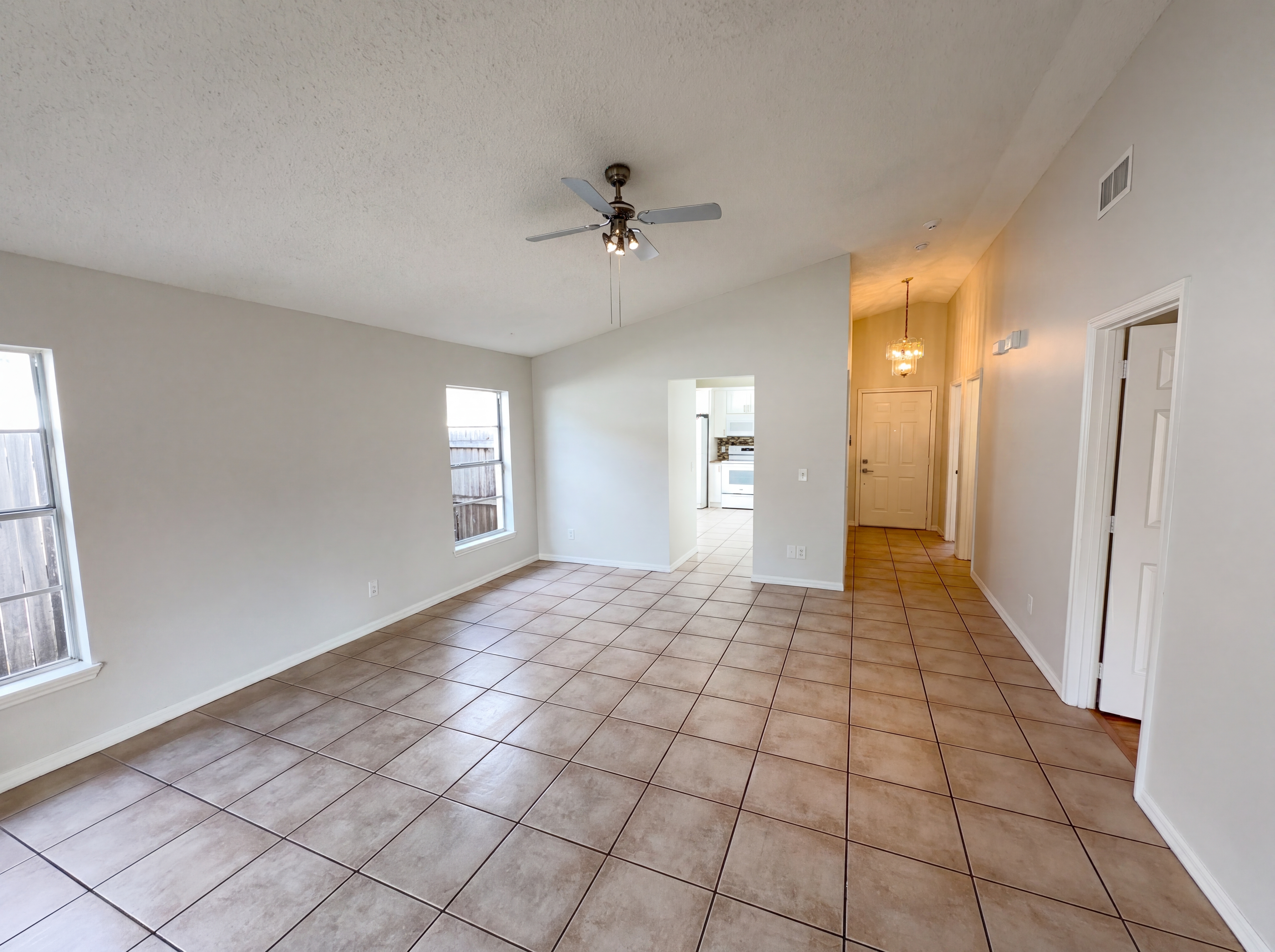 Photo 12 of 21 of 9814 Dean Cove Ln, Orlando, FL