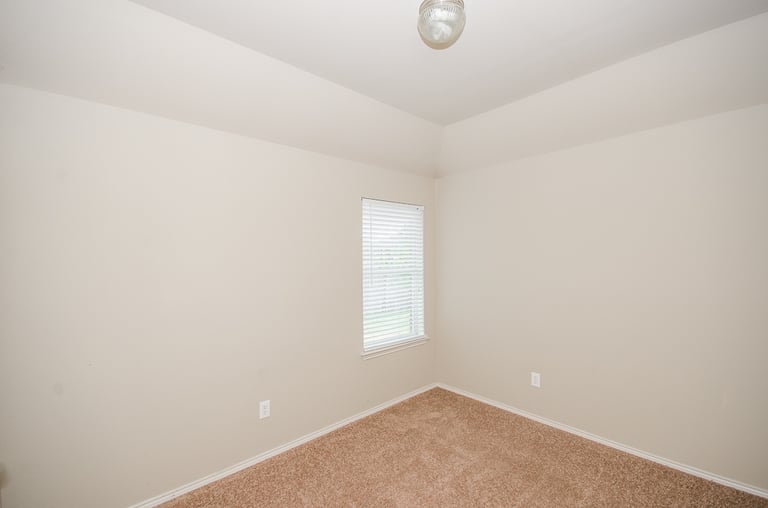 Photo 19 of 26 - 544 Kenilworth Ave, Little Elm, TX 75068