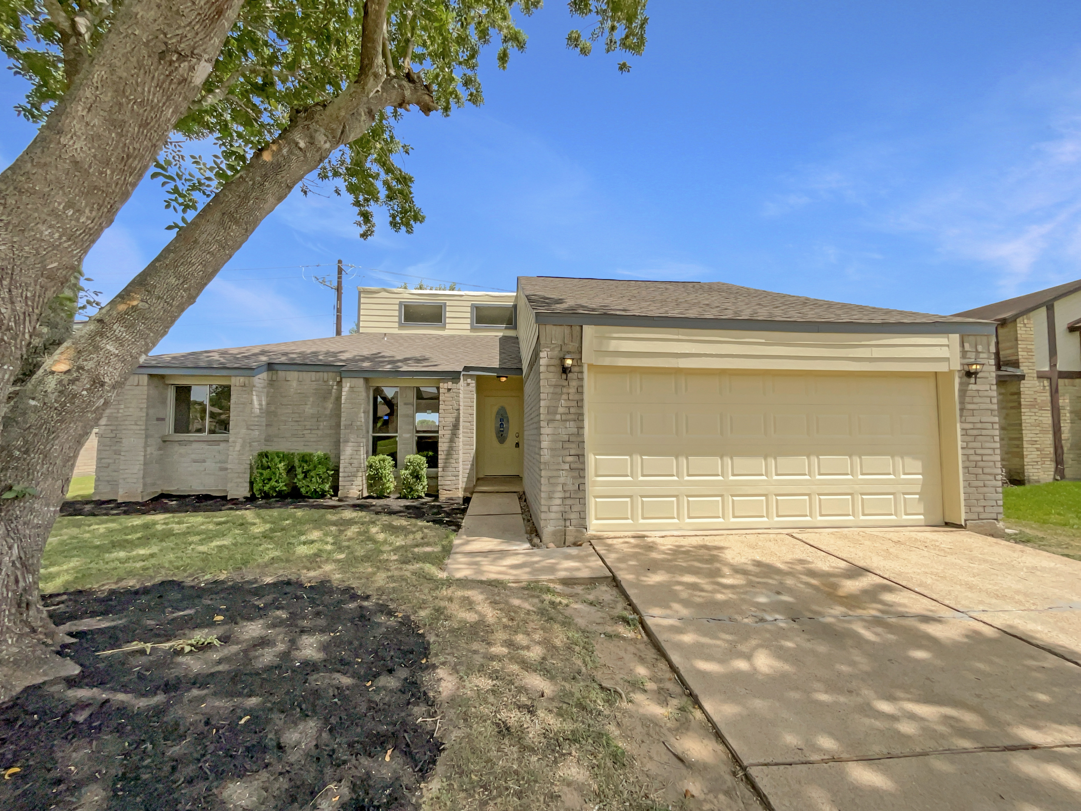 Photo 9 of 19 of 6214 Clayridge Dr, Houston, TX