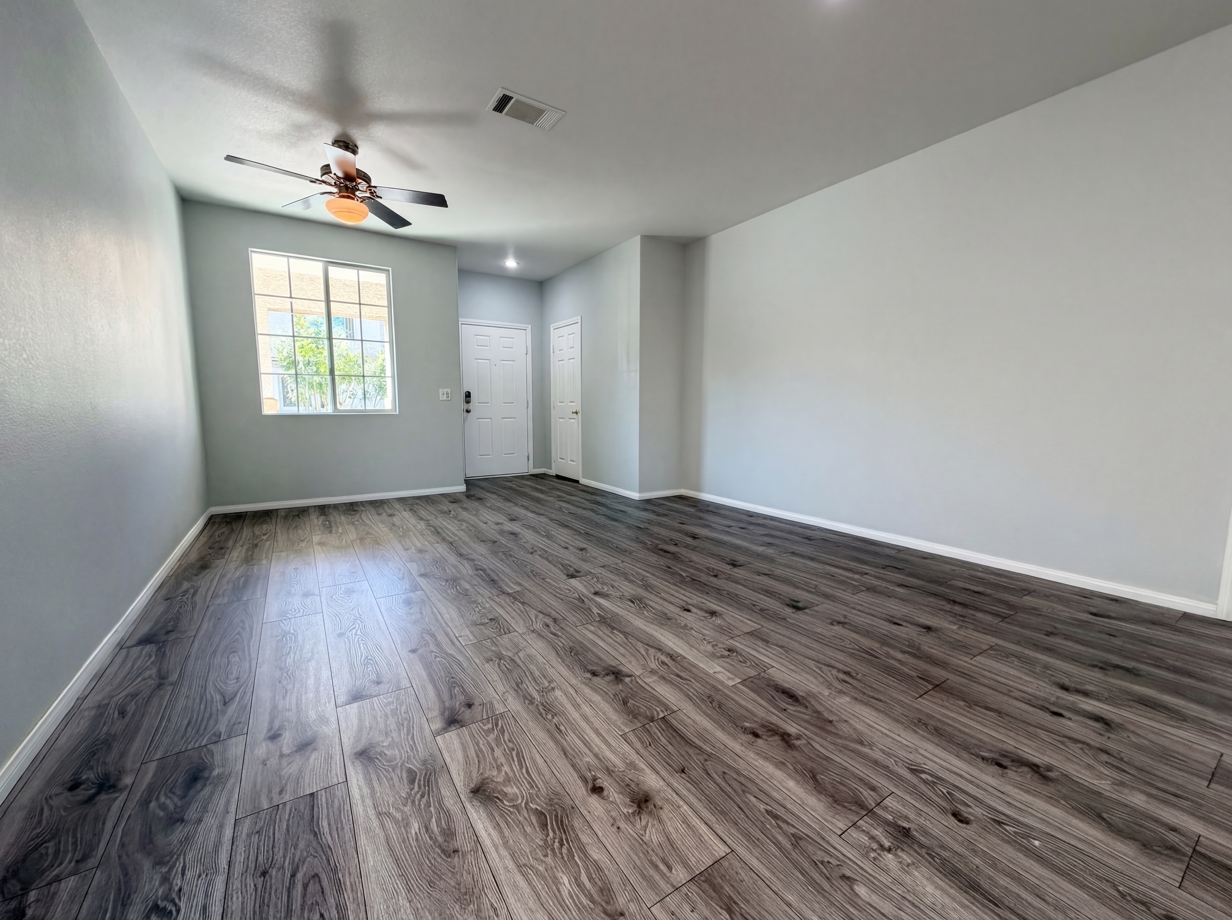 Photo 3 of 26 of 1310 Horizon Village Ave, Las Vegas, NV