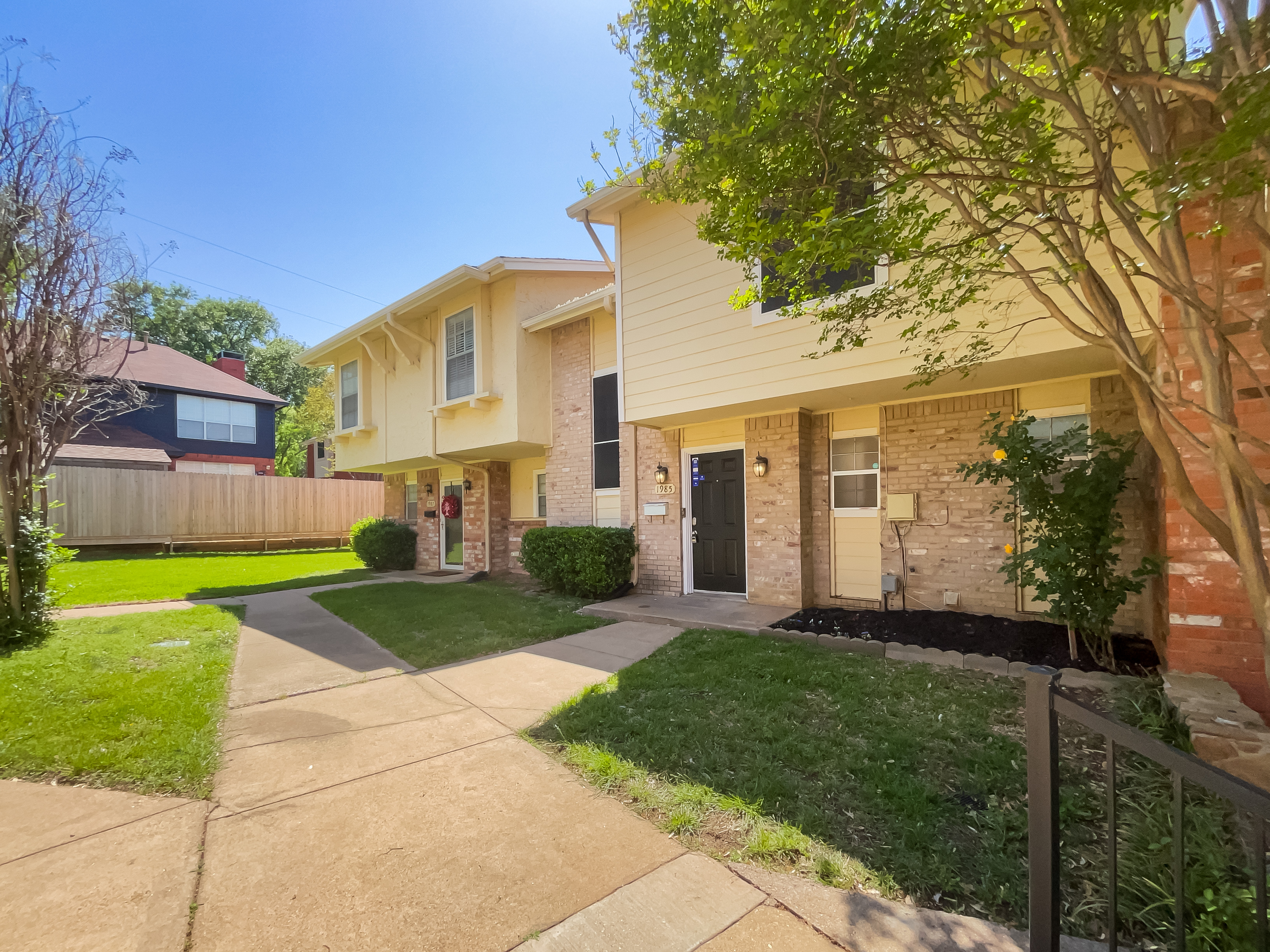 Photo 15 of 32 of 1985 Shorewood Dr, Grapevine, TX