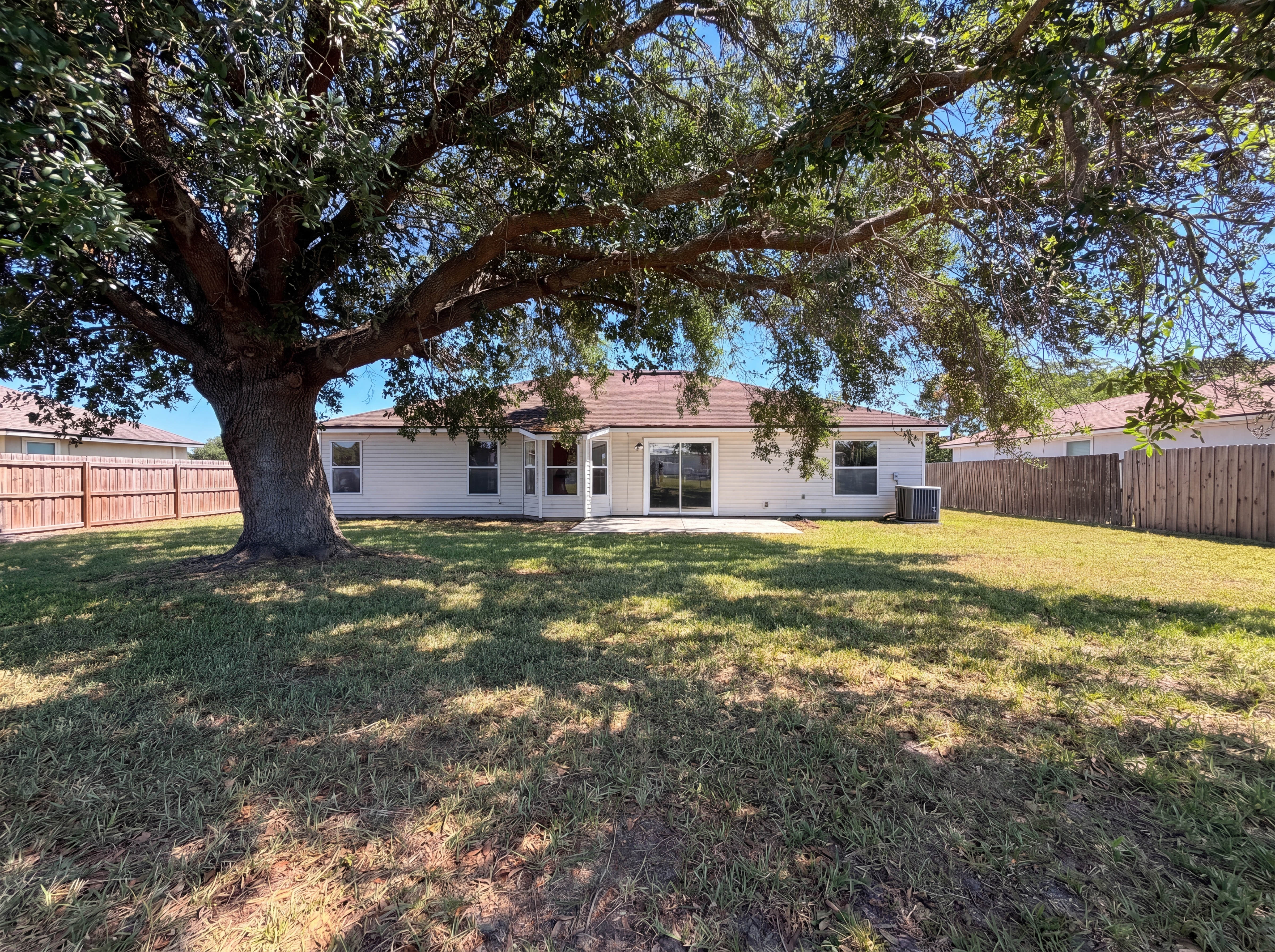 Photo 8 of 21 of 11424 Rolling River Blvd, Jacksonville, FL