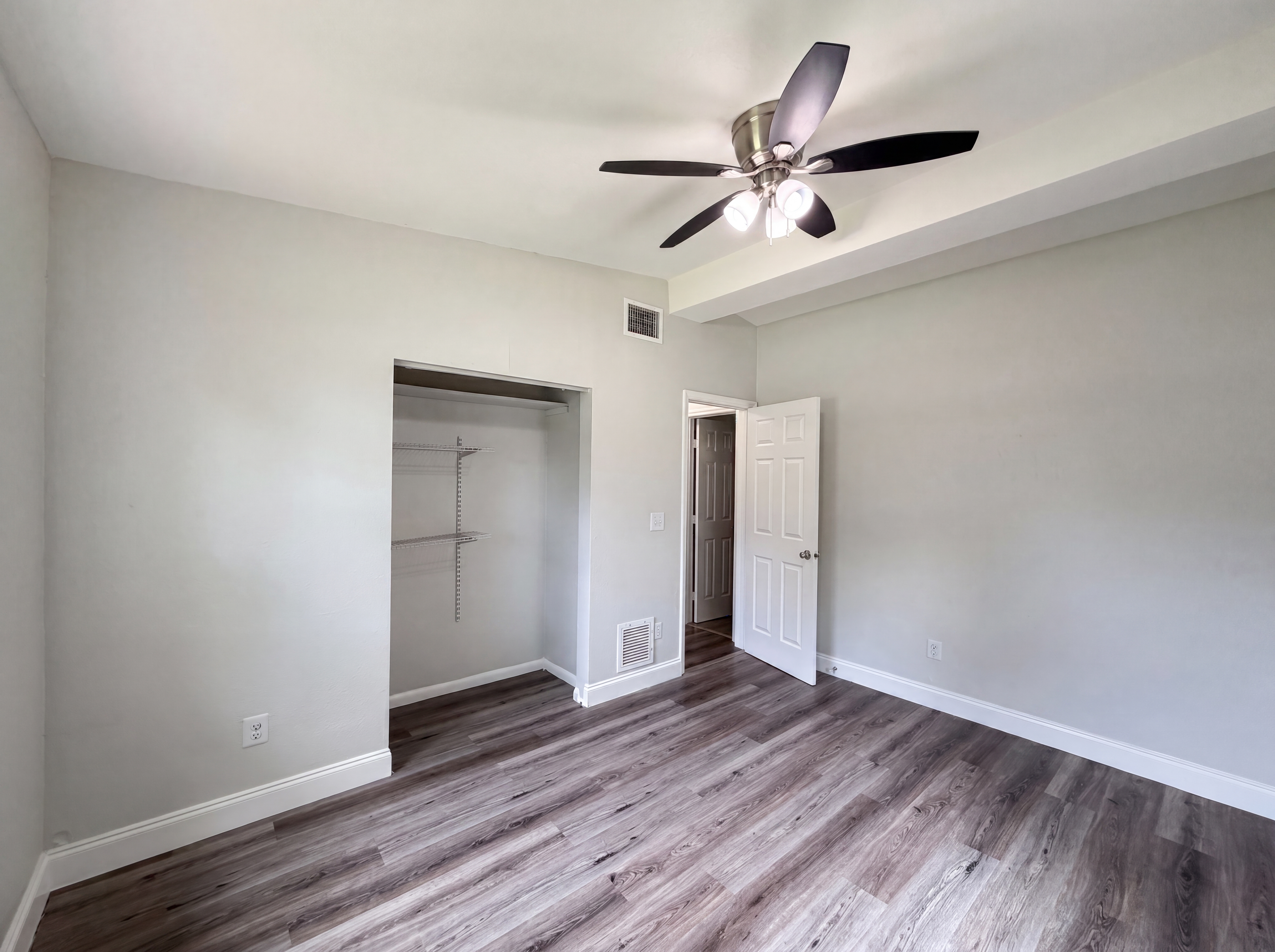Photo 12 of 21 of 1502 Daroca Dr, Deltona, FL