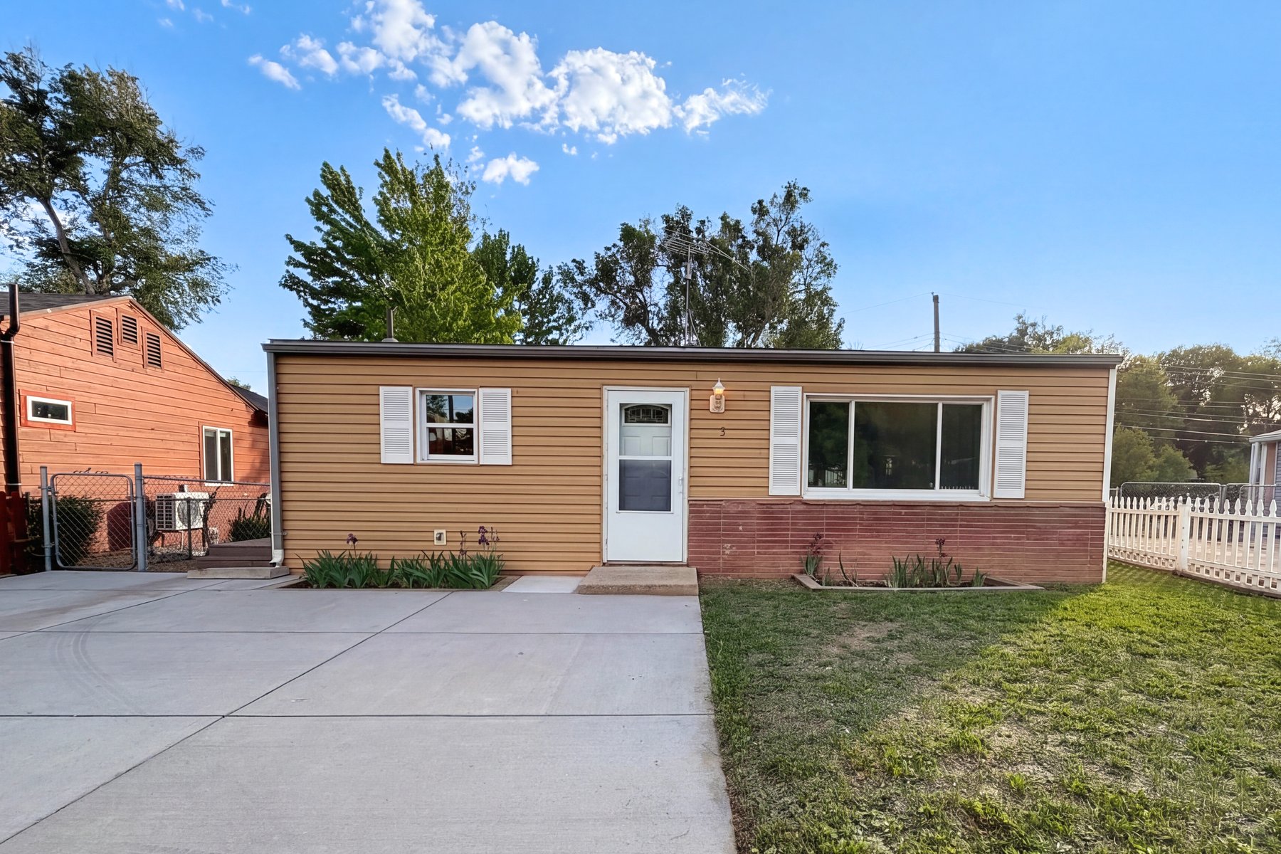 Photo 1 of 433 Sunnyside Ln