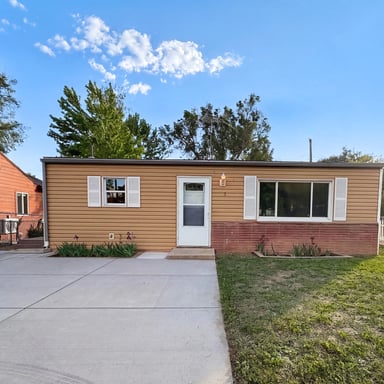 Property photo 1 of 433 Sunnyside Ln