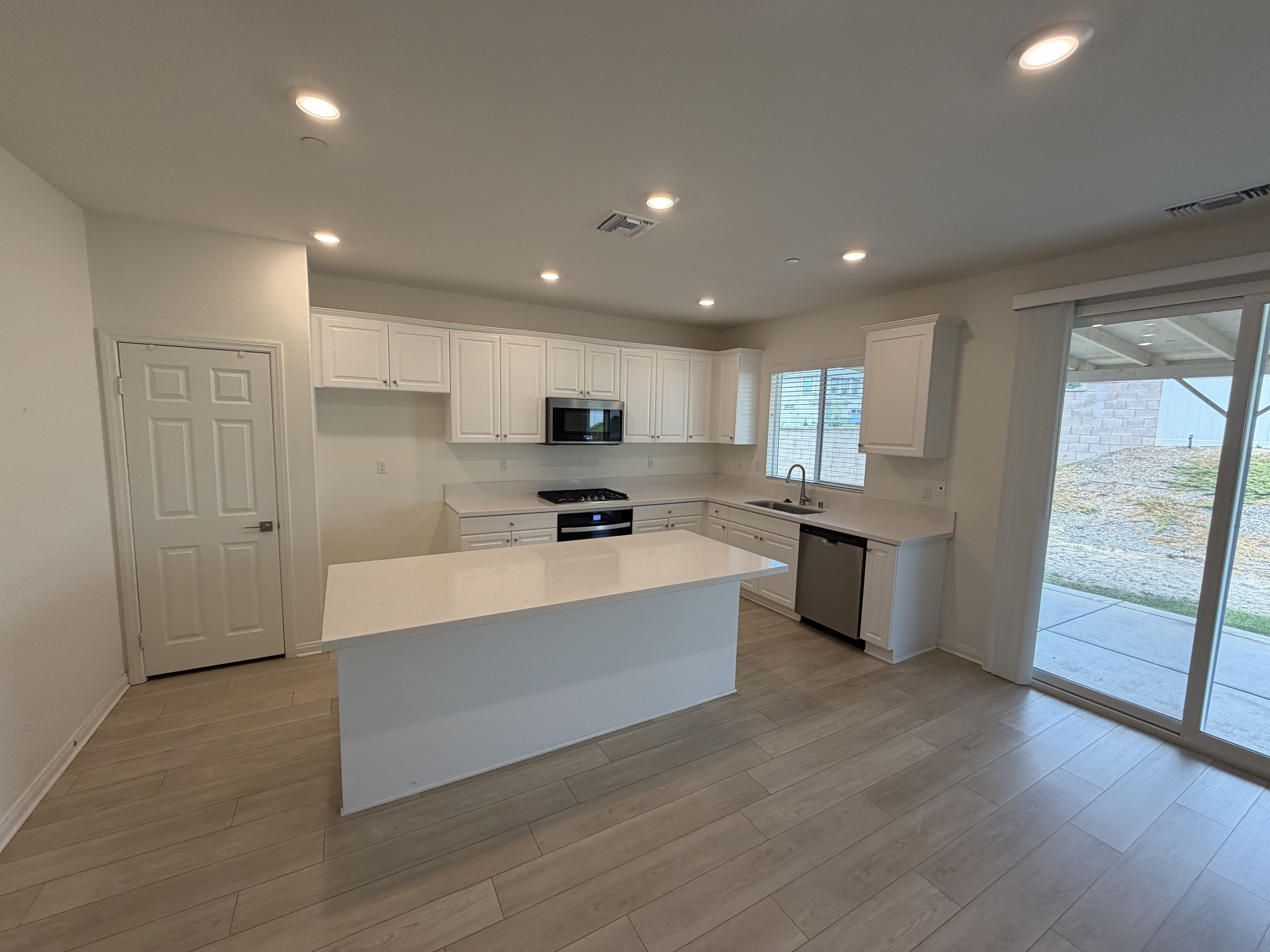 Photo 7 of 24 of 27744 Bay Ave, Moreno Valley, CA