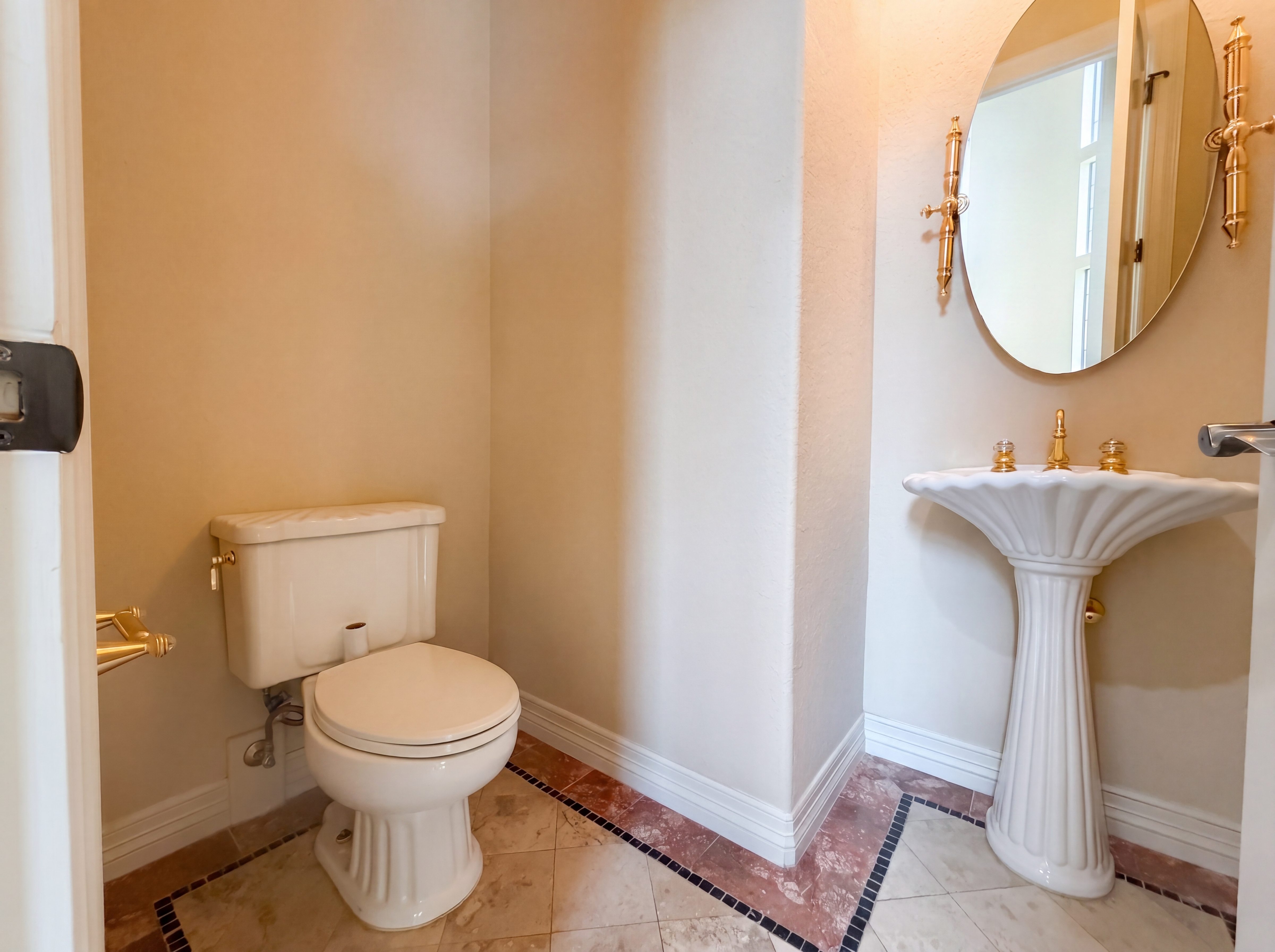 Photo 13 of 23 of 20646 Wahl Ln, San Antonio, TX