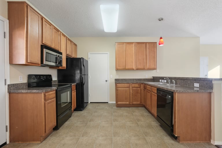 Photo 7 of 25 - 6337 Downeast Dr, Fort Worth, TX 76179