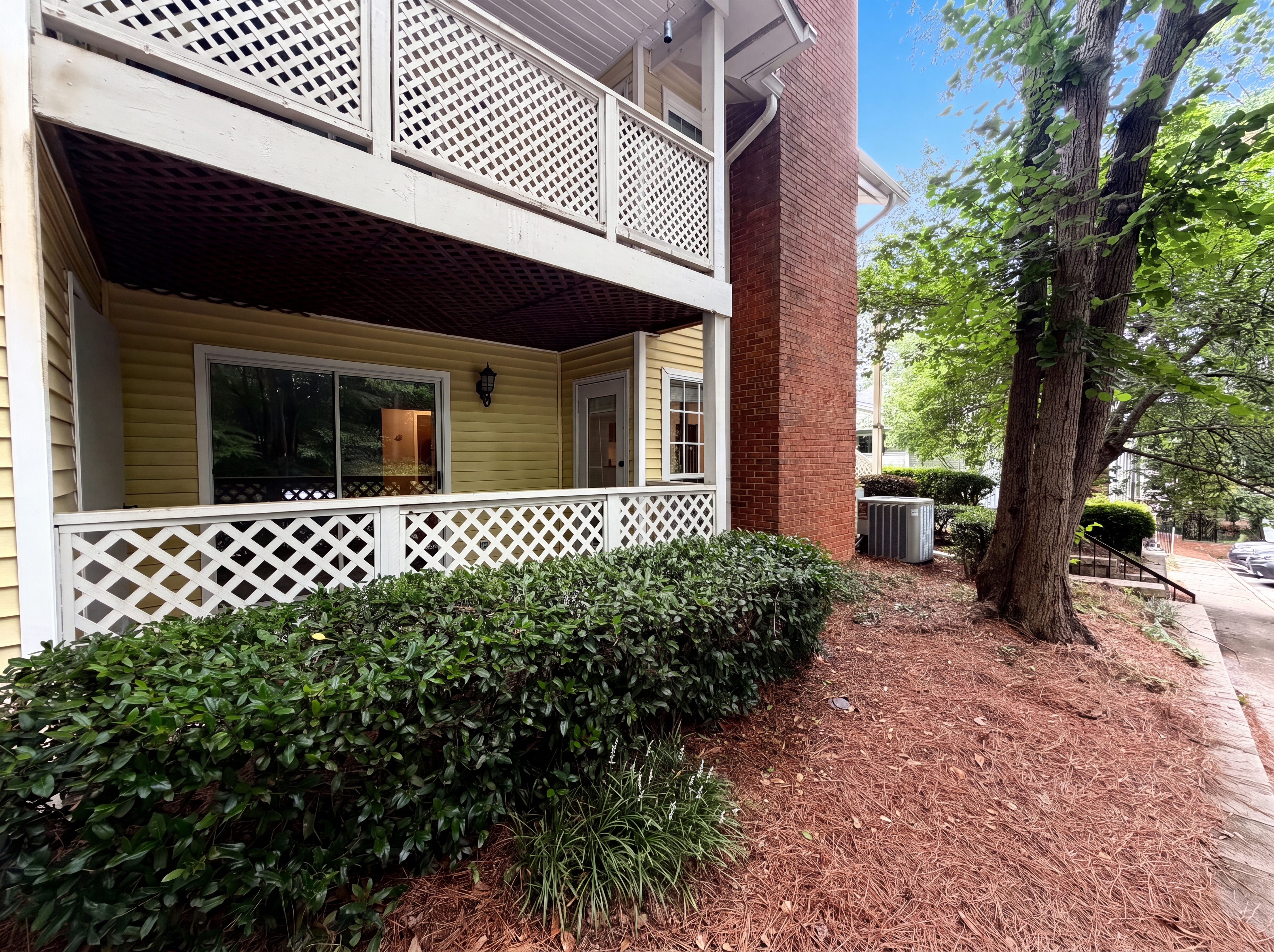 Photo 5 of 18 of 6818 Glenridge Dr, Atlanta, GA