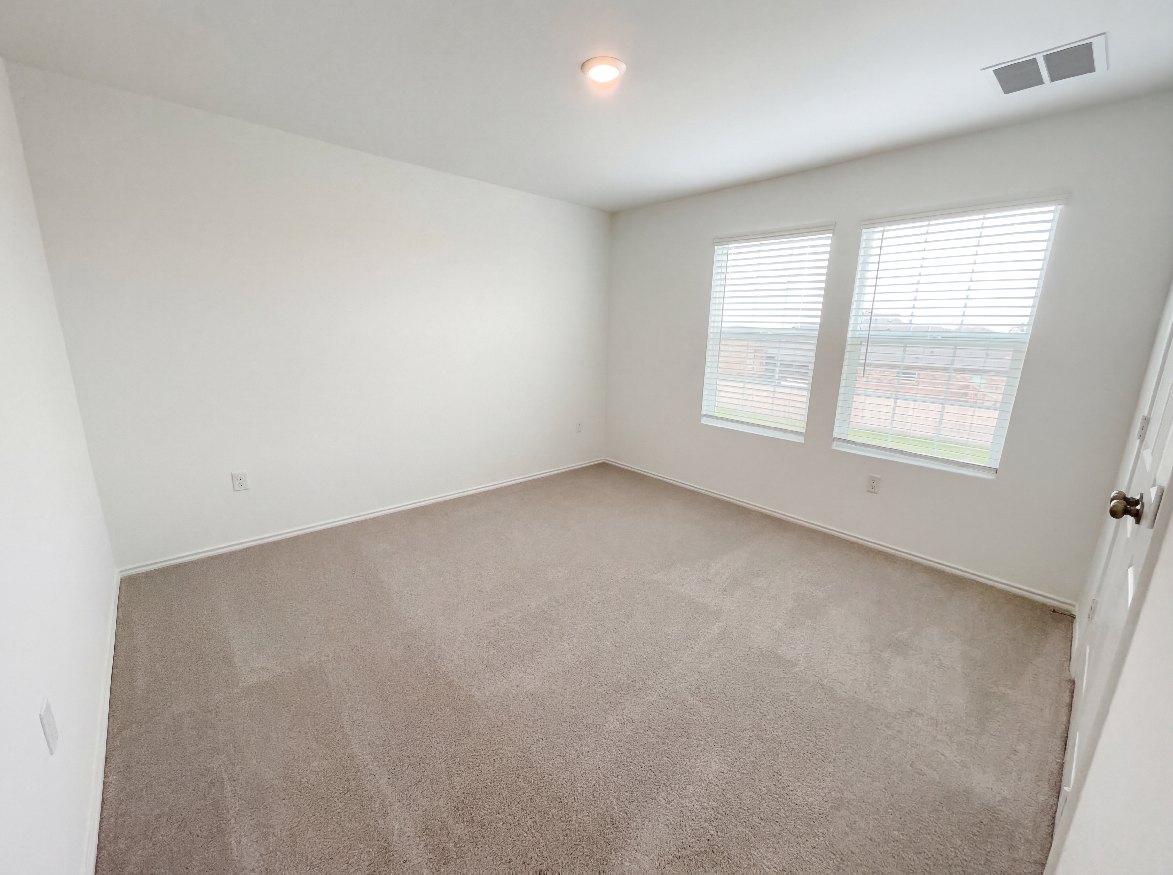 Photo 9 of 24 of 501 Vantage Dr, Hutto, TX