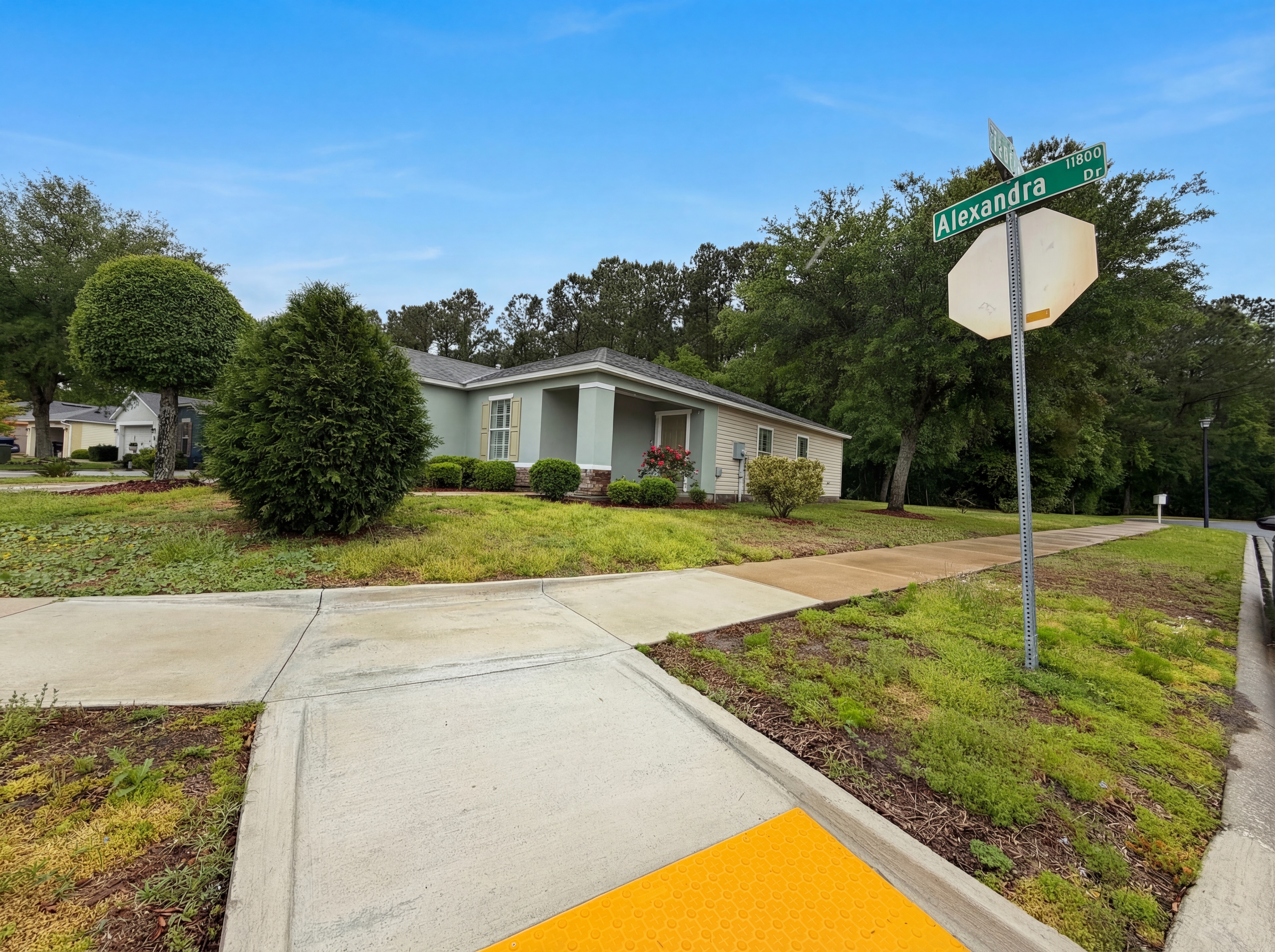 Photo 6 of 17 of 11862 Alexandra Dr, Jacksonville, FL