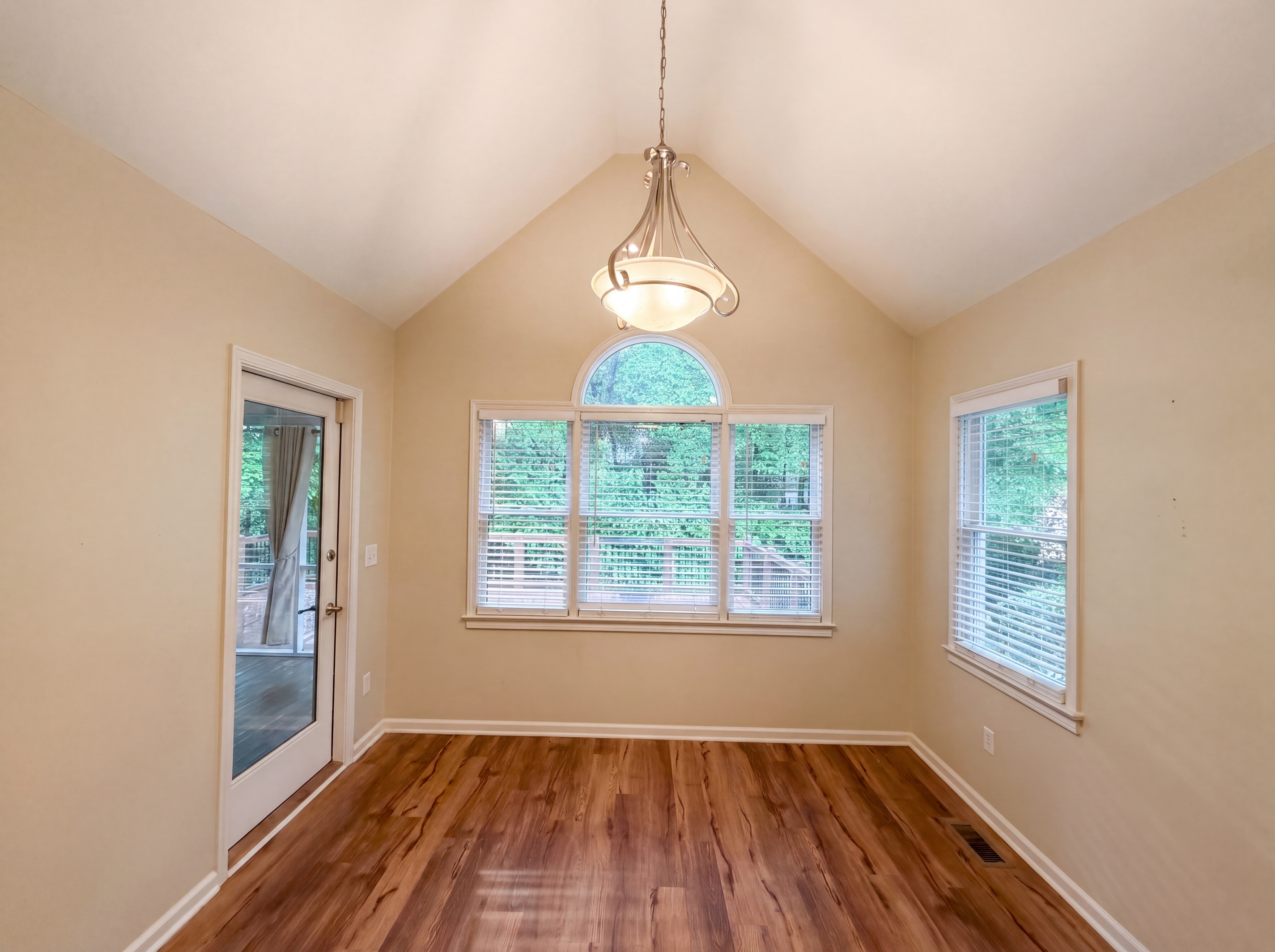 Photo 9 of 26 of 314 Carola Ln, Lexington, SC