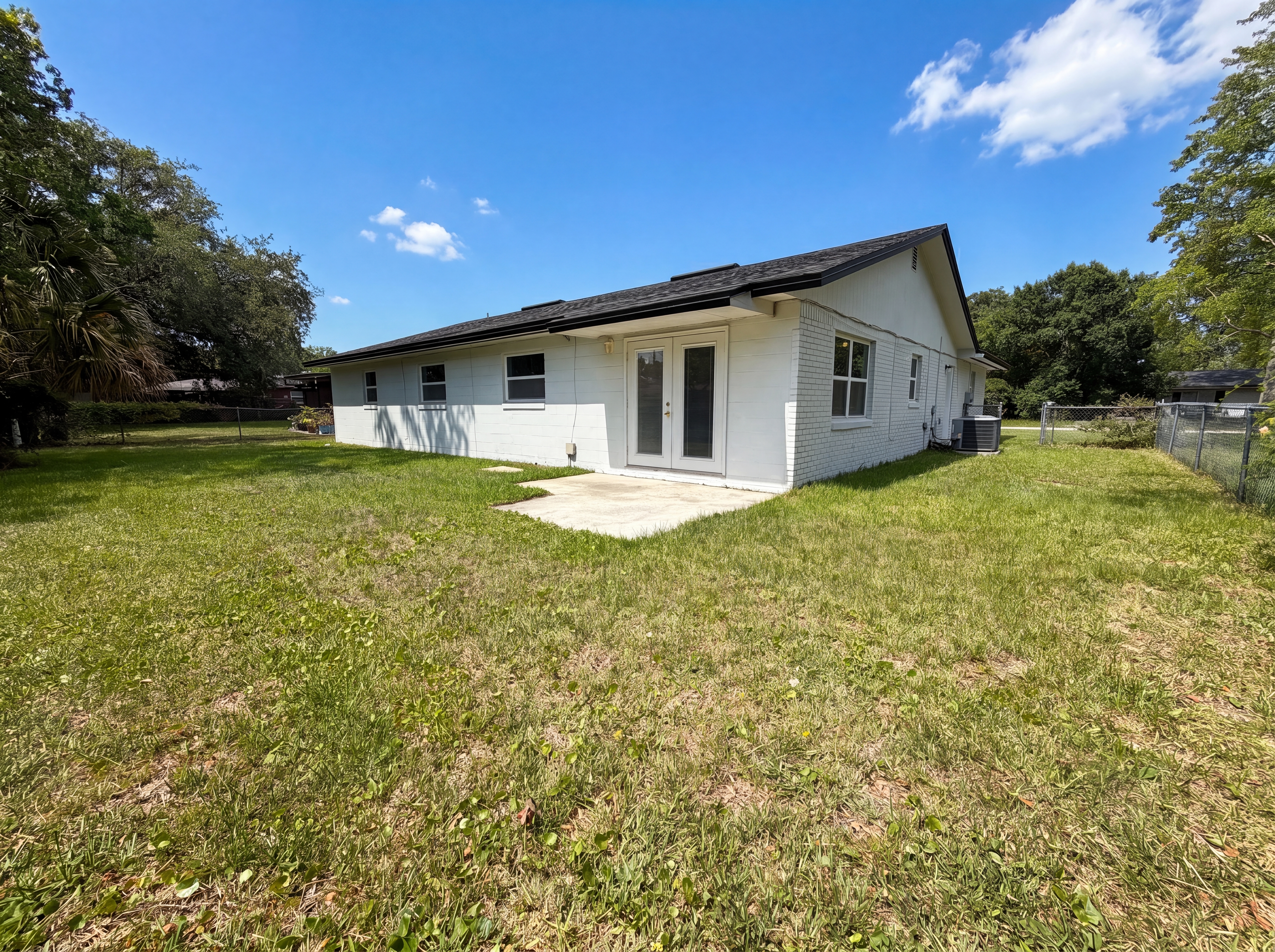 Photo 5 of 24 of 7842 Rondeau Dr E, Jacksonville, FL