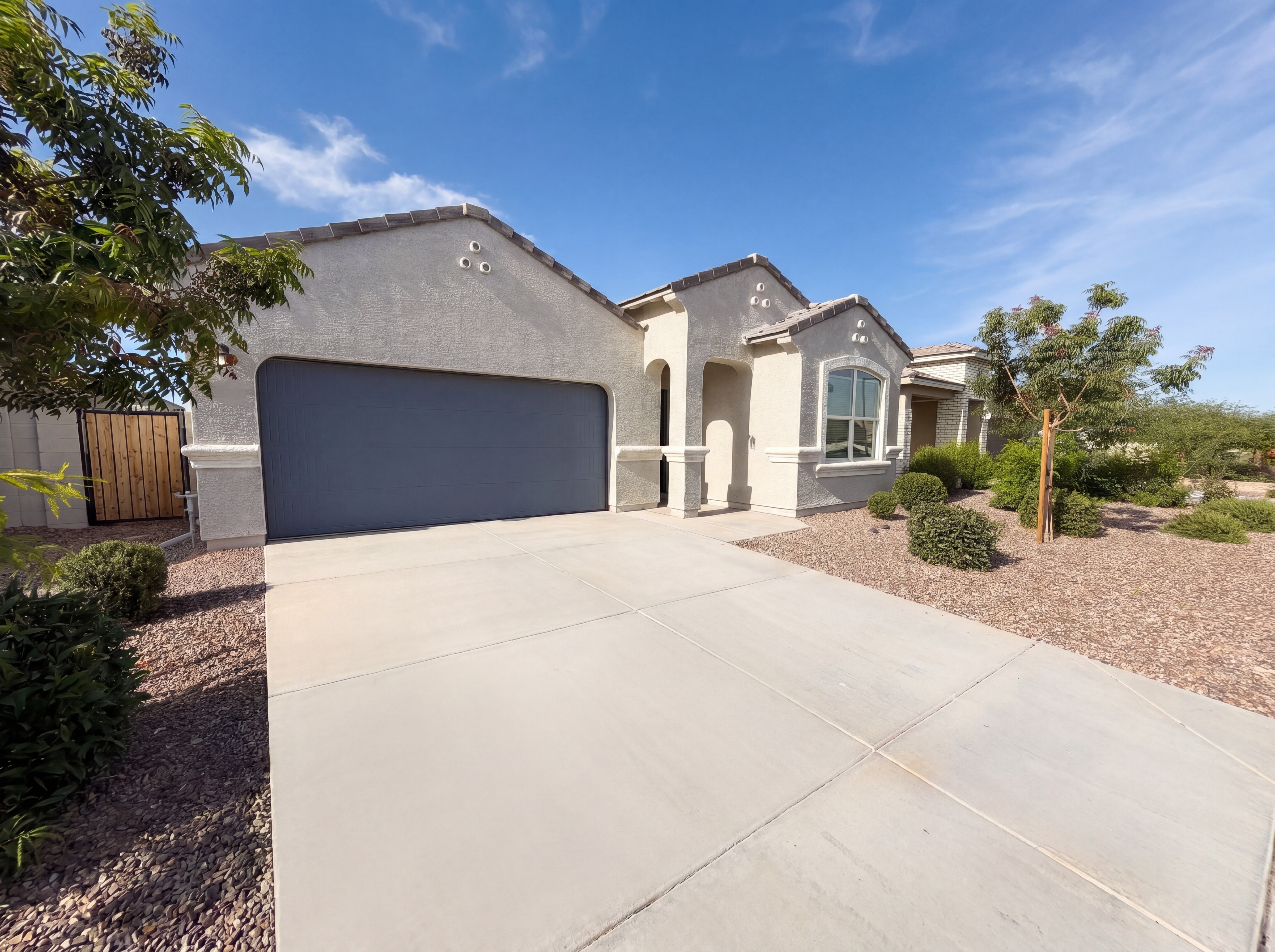 Photo 5 of 20 of 18616 W Desert Hollow Dr, Wittmann, AZ