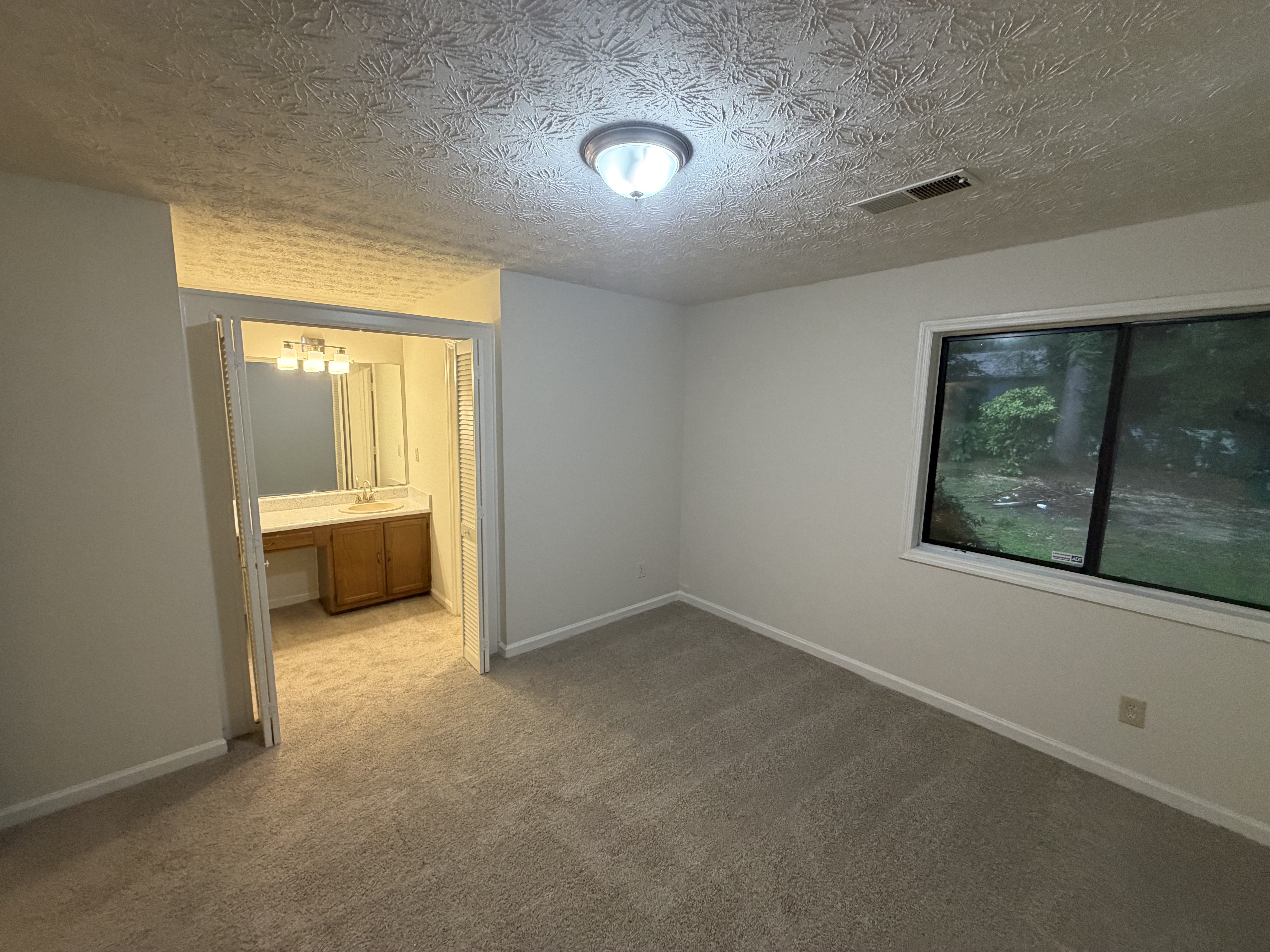 Photo 4 of 18 of 5330 Garvey Dr, Fairburn, GA
