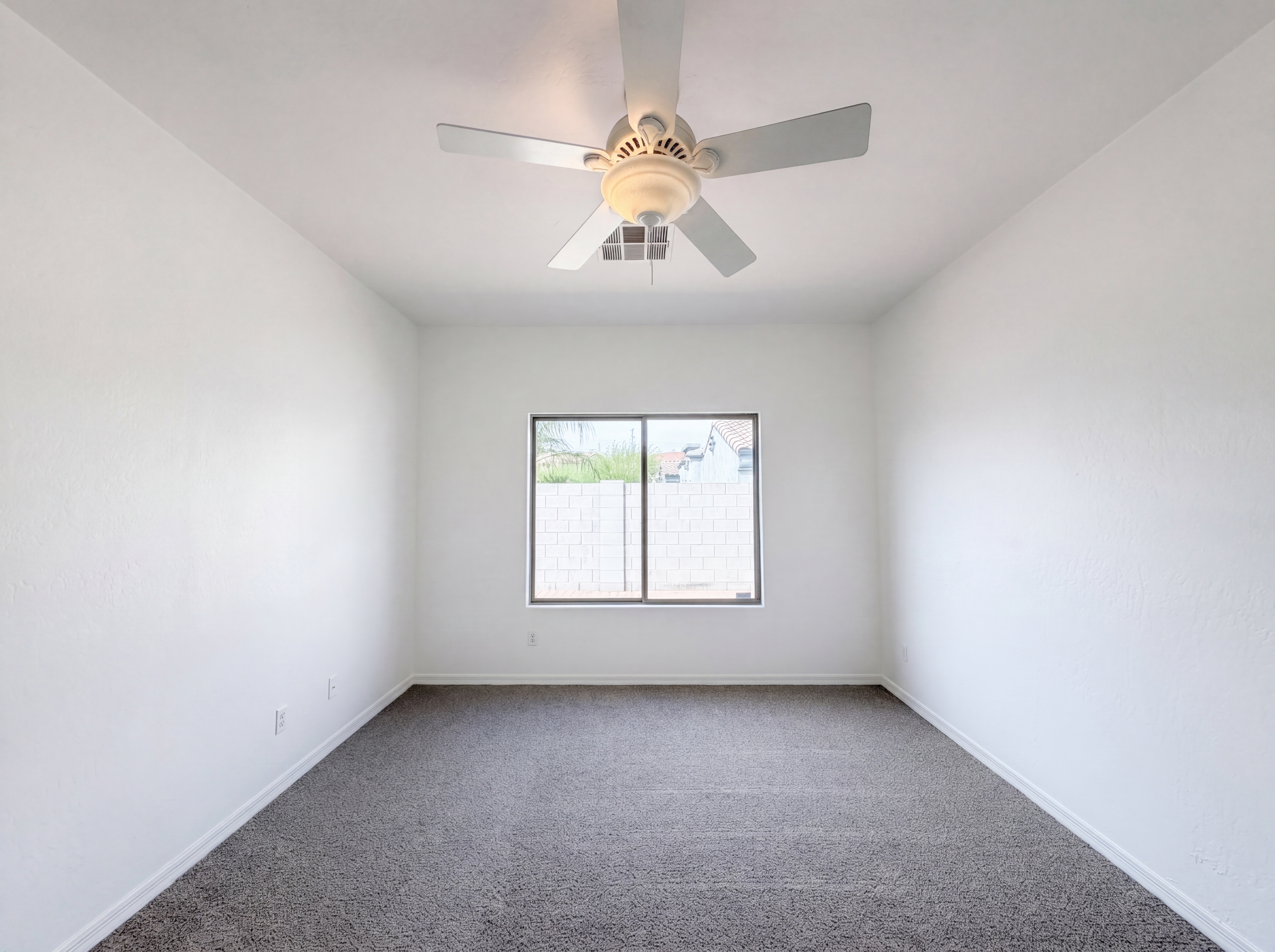 Photo 9 of 22 of 606 W Beautiful Ln, Phoenix, AZ