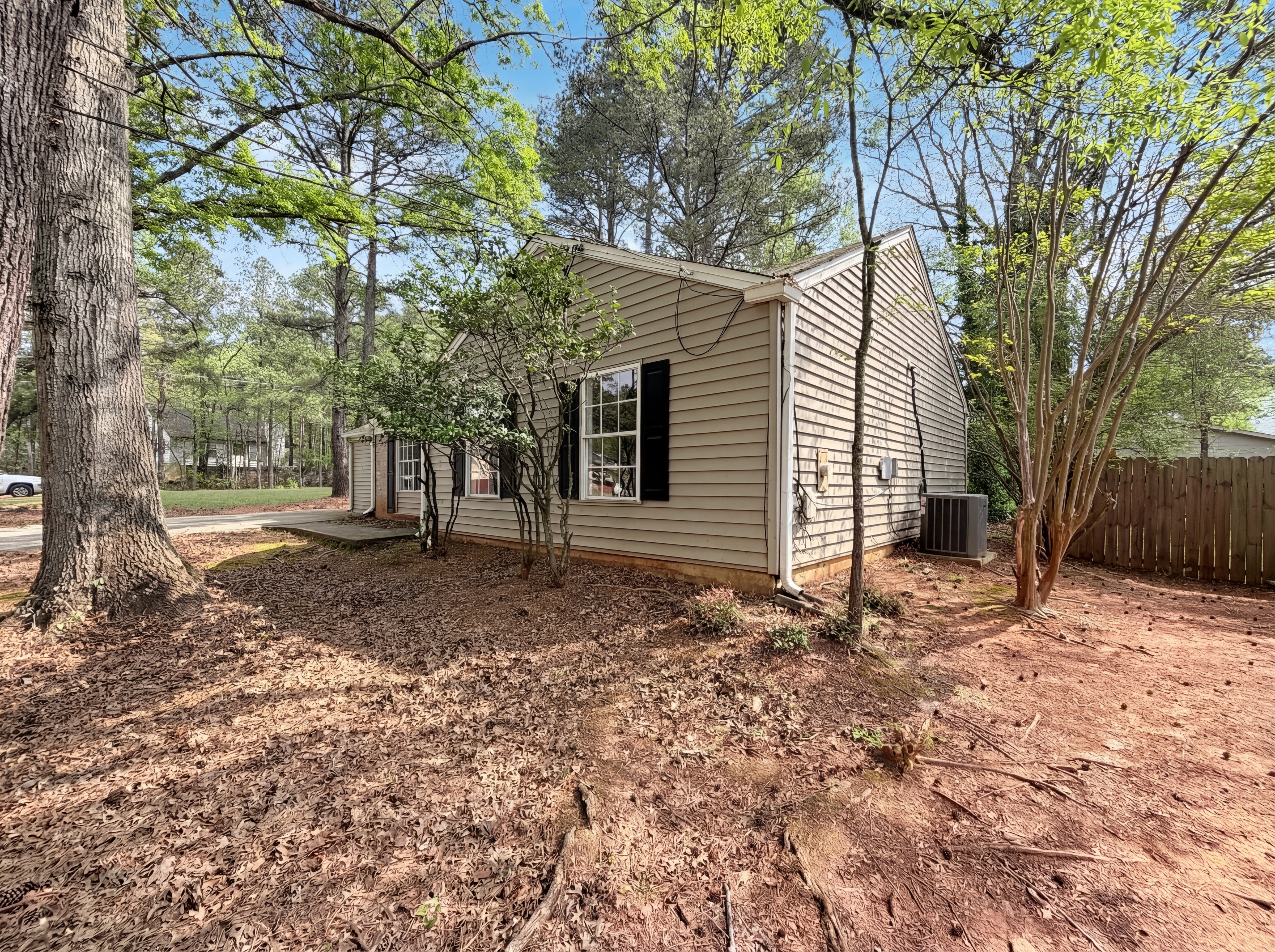 Photo 7 of 31 of 4727 Garden Hills Dr, Stone Mountain, GA