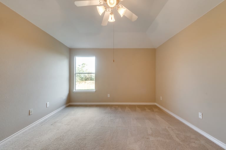 Photo 19 of 29 - 613 Rosario Ln, Haslet, TX 76052