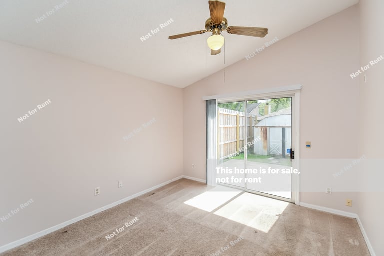 Photo 17 of 27 - 6736 Newgate Cir E, Jacksonville, FL 32244