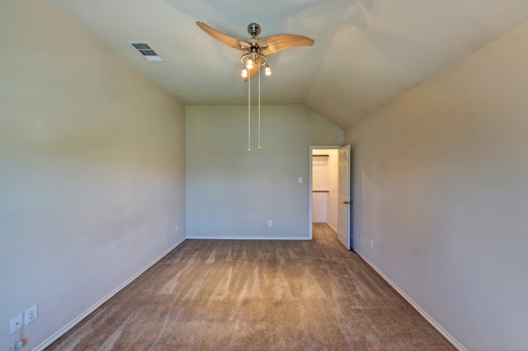 Photo 27 of 36 - 5536 Lavaca Rd, Grand Prairie, TX 75052