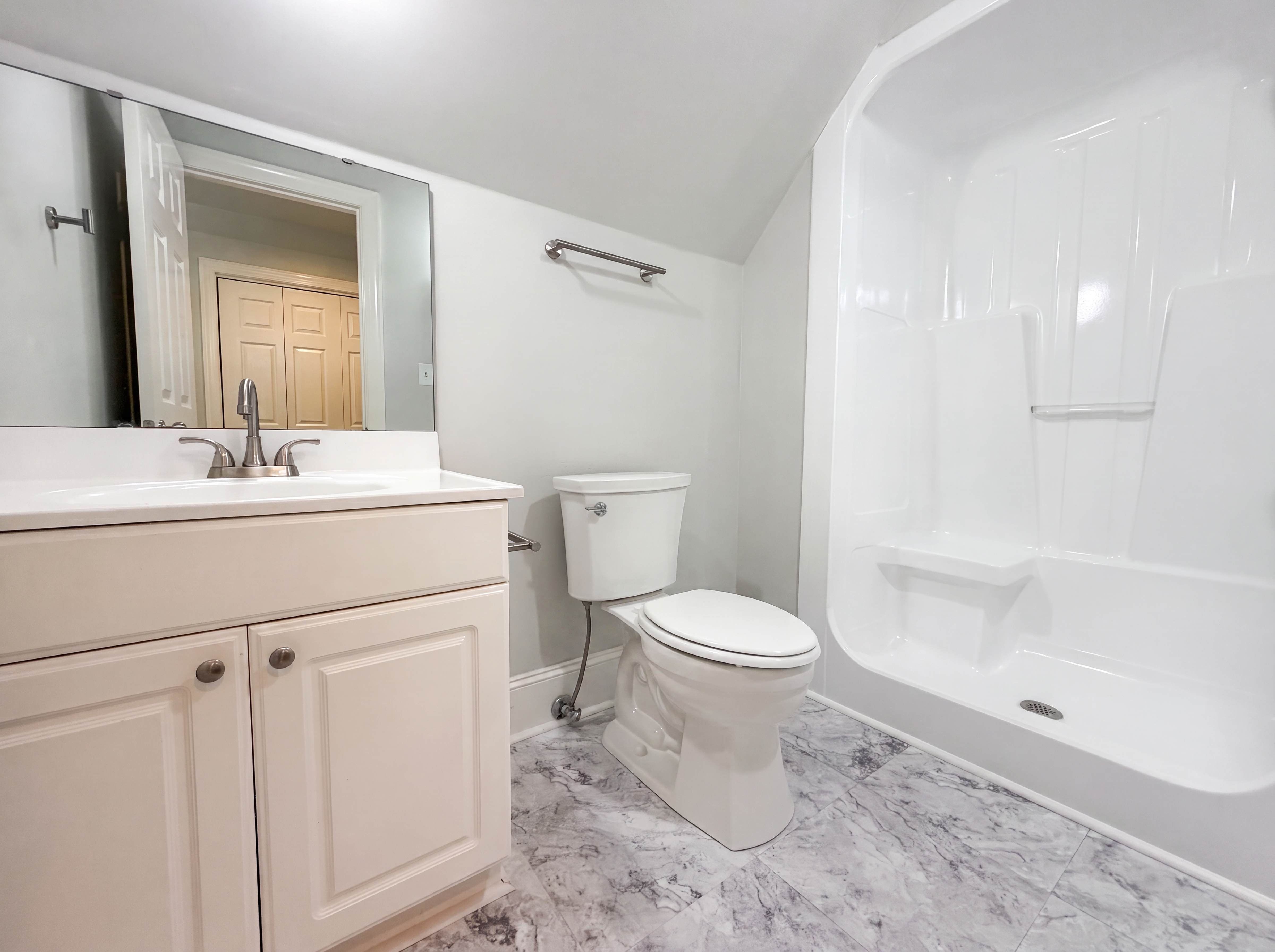 Photo 18 of 24 of 5309 Lancelot Dr, Charlotte, NC