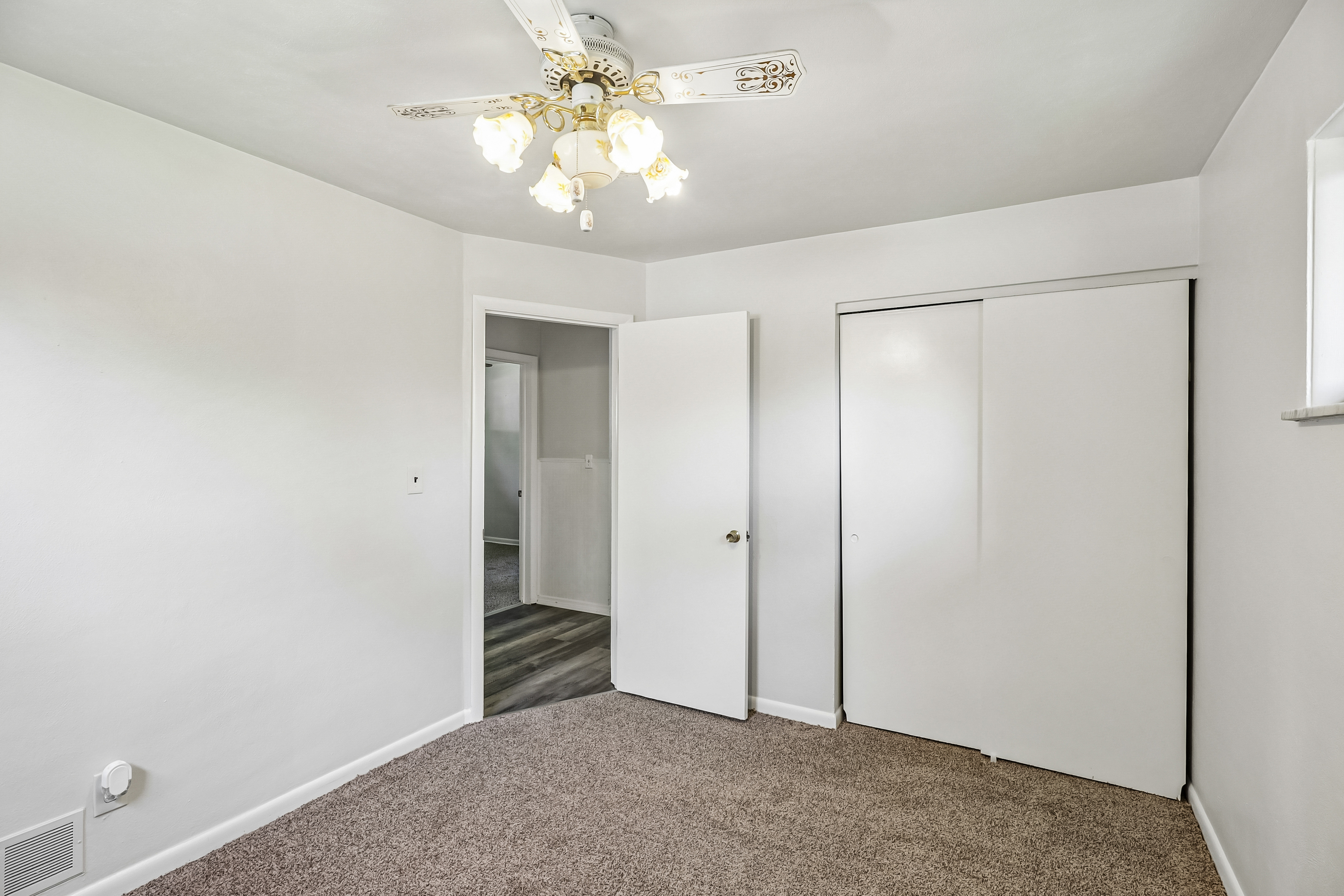 Photo 33 of 42 of 4071 Carondelet Dr, Dayton, OH