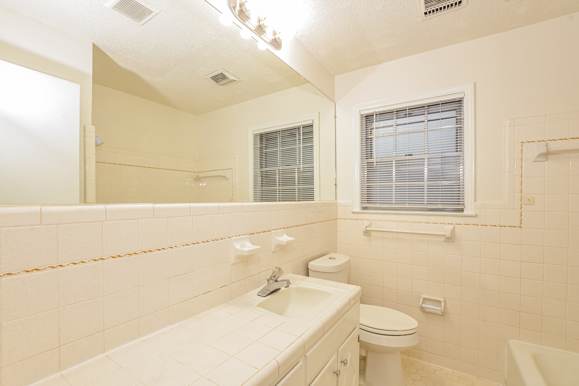 Photo 15 of 21 of 9540 Stuart St, Olive Branch, MS