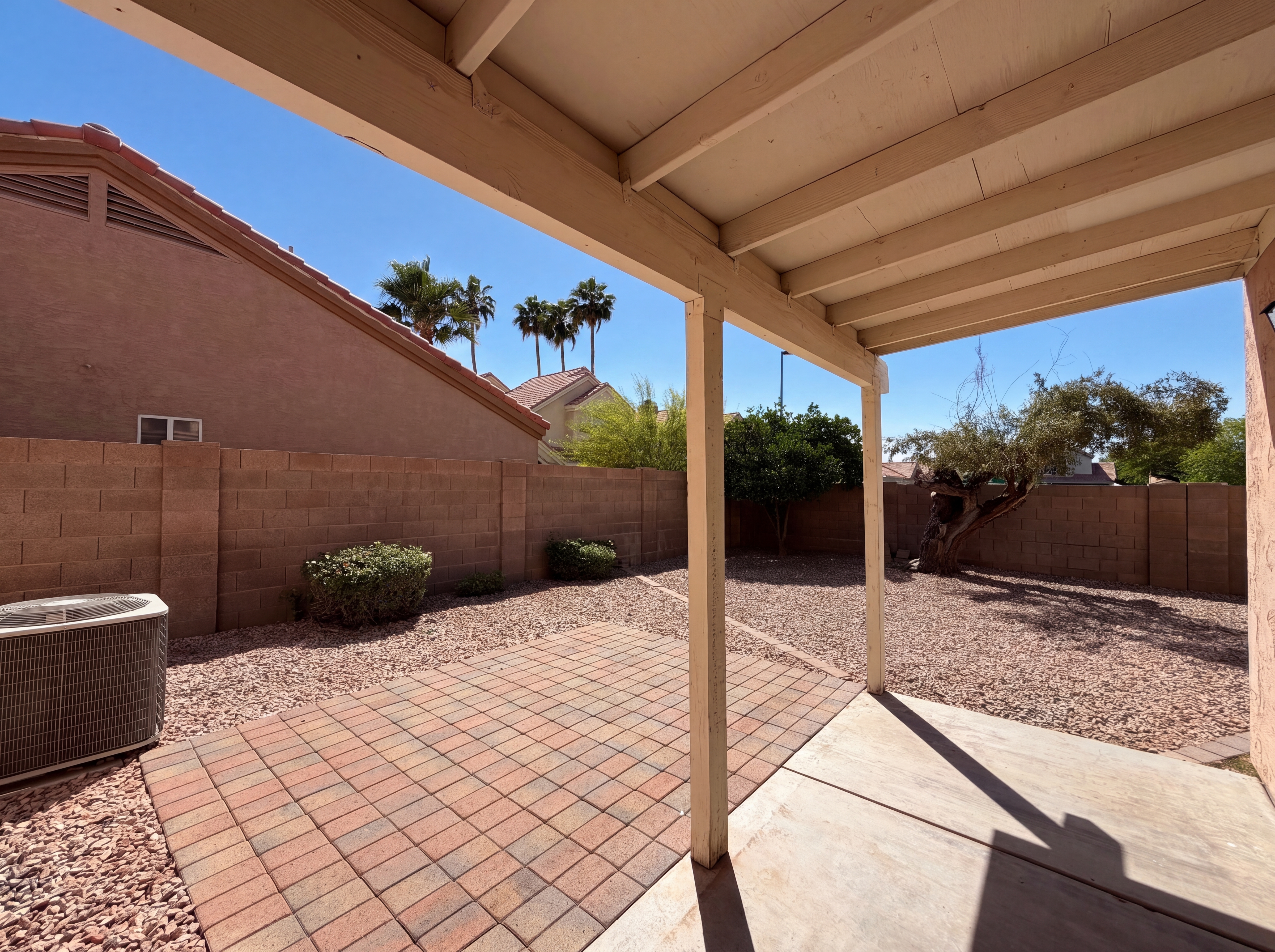 Photo 5 of 21 of 1114 S Tiago Dr, Gilbert, AZ
