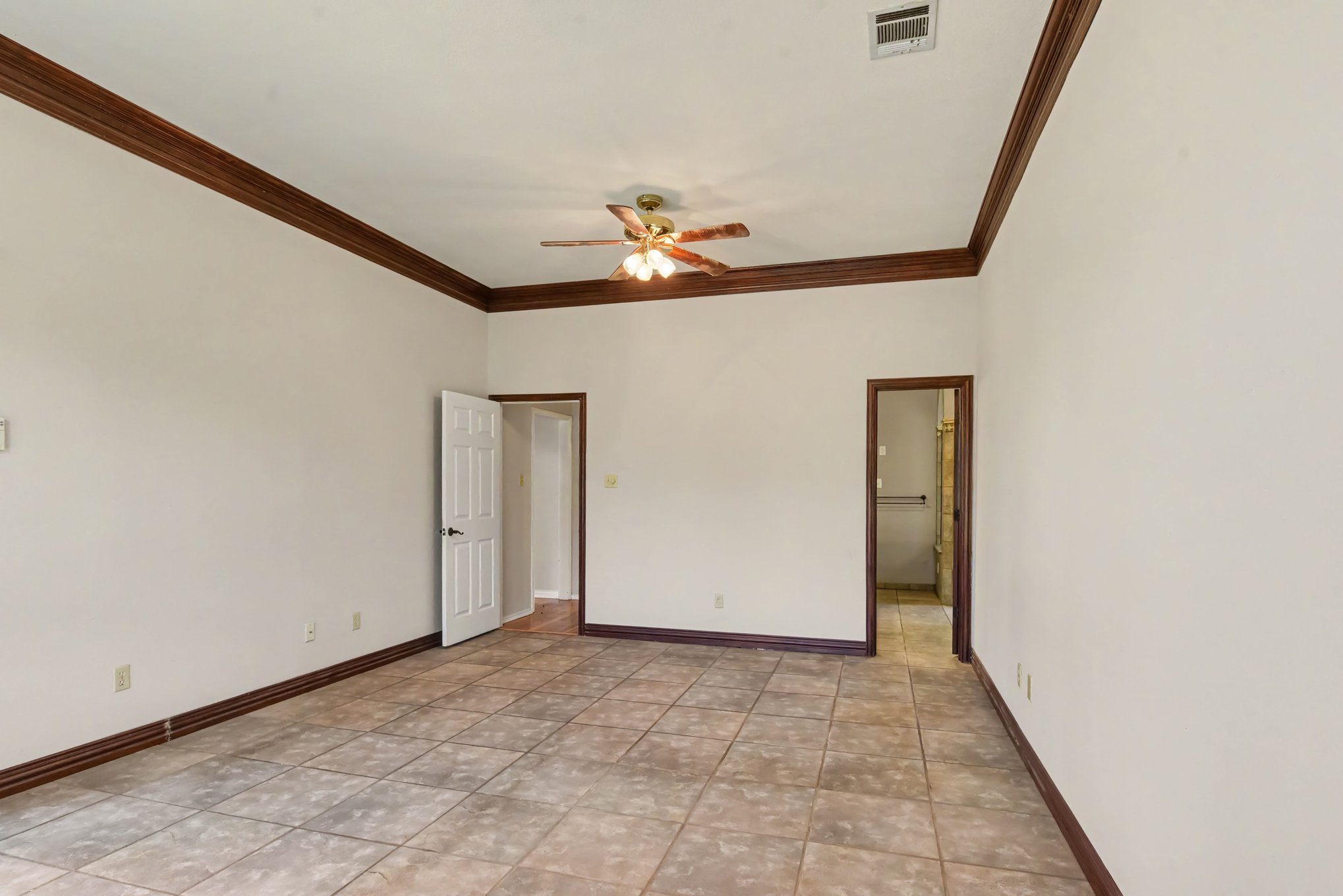 Photo 14 of 28 of 8304 Karen Ln, Terrell, TX