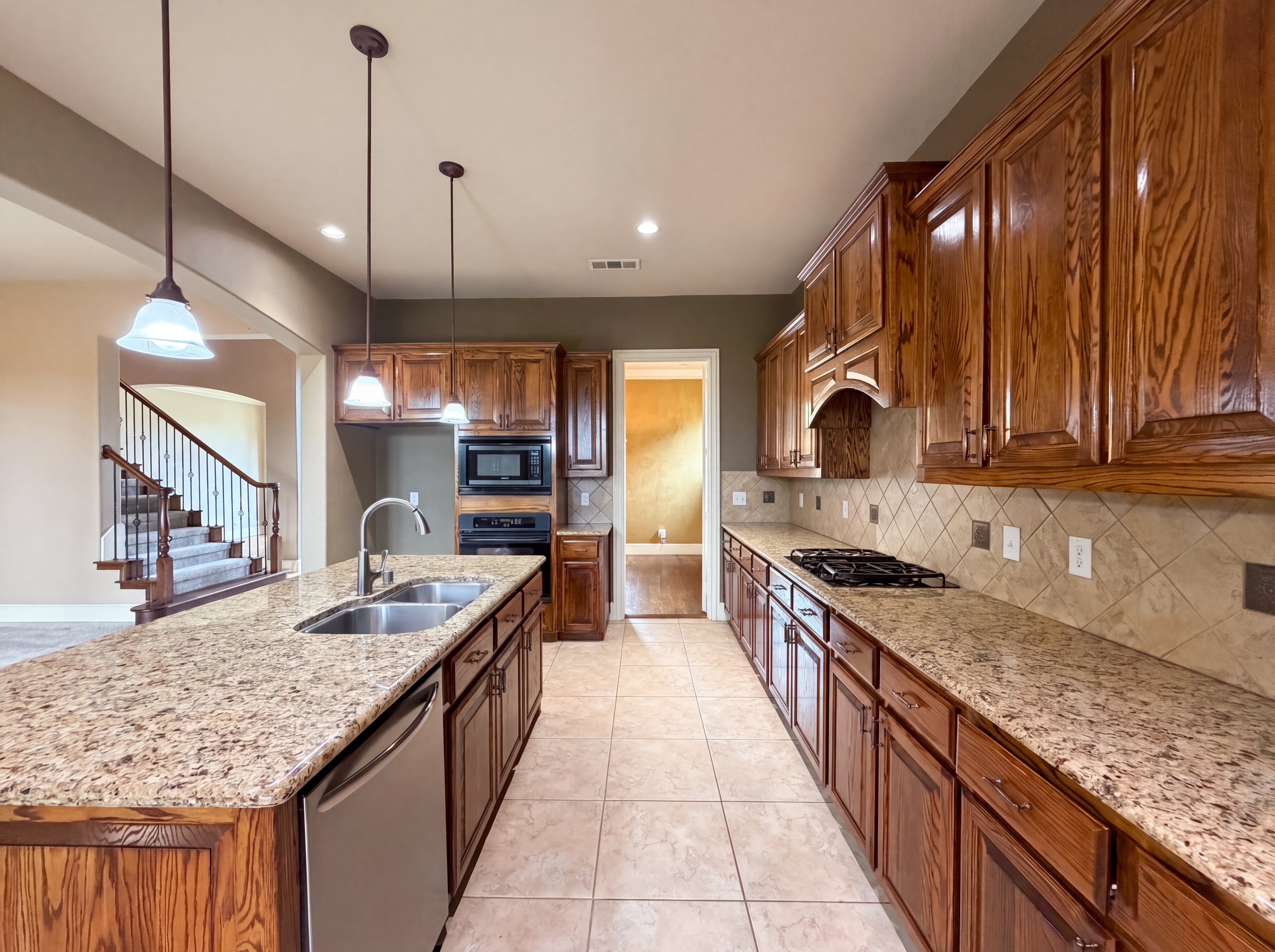 Photo 11 of 30 of 928 Homestead Dr, Keller, TX
